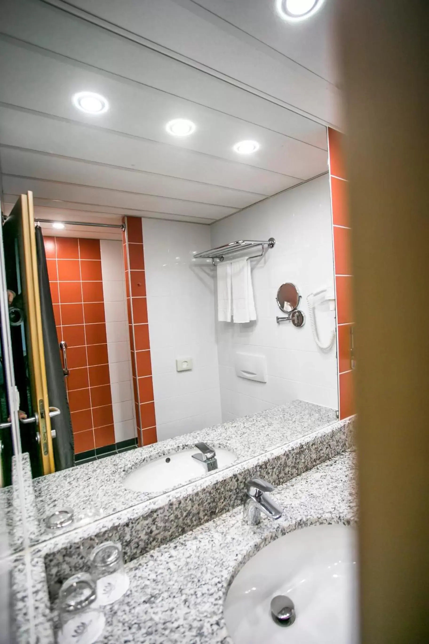 Bathroom in Lotus Therme Hotel & Spa