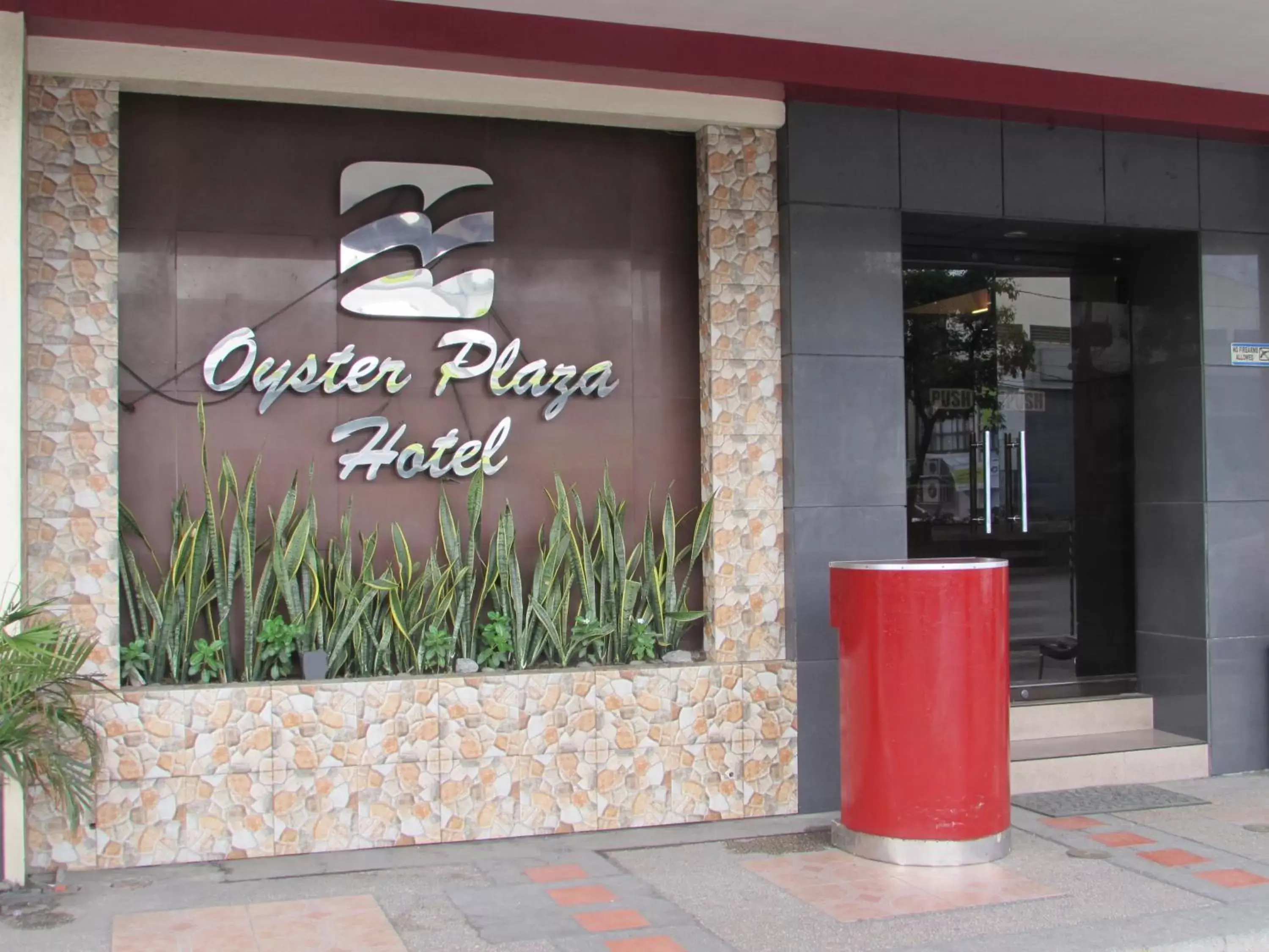 Facade/entrance in Oyster Plaza Hotel