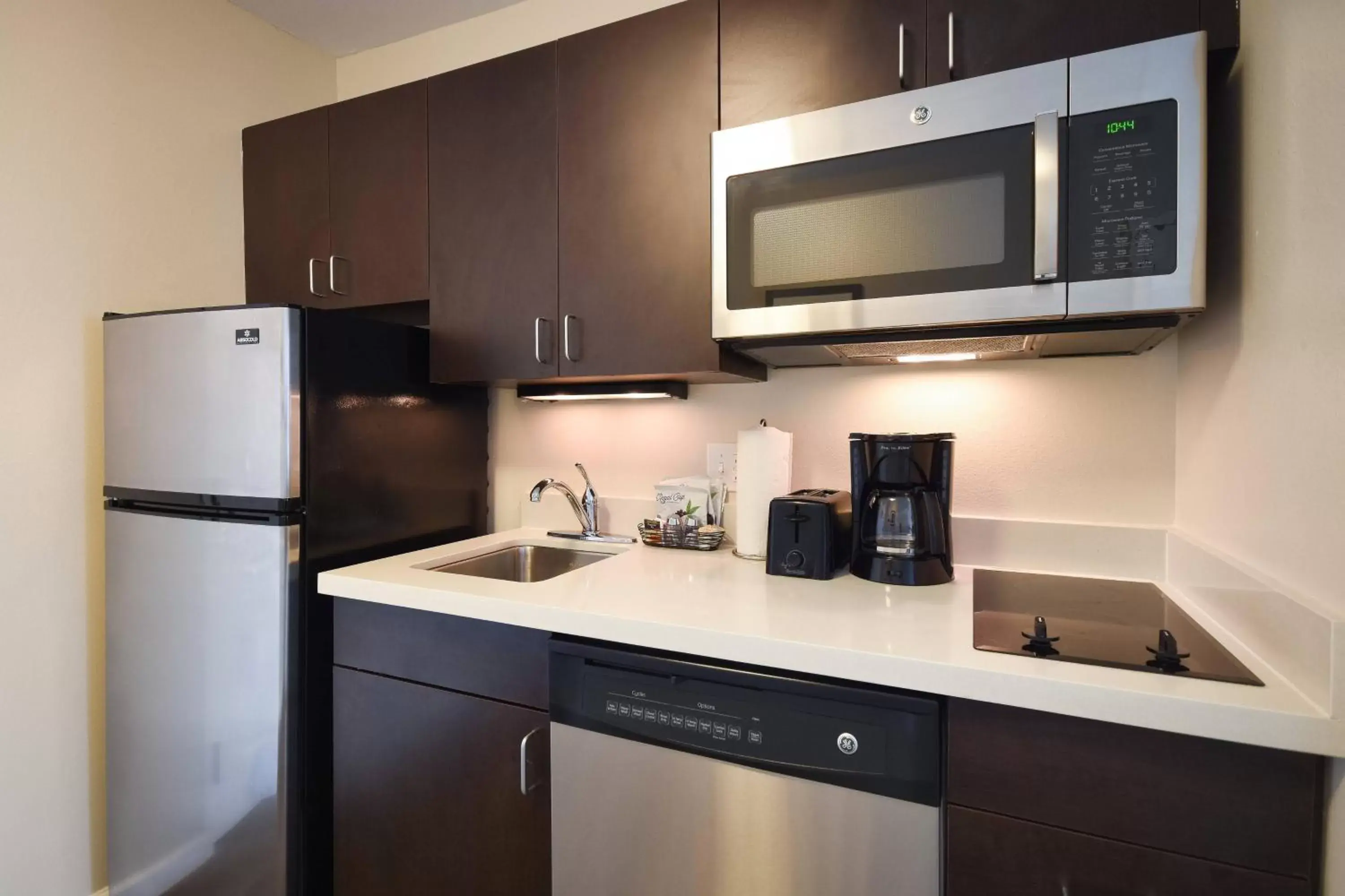 Kitchen or kitchenette, Kitchen/Kitchenette in TownePlace Suites by Marriott Slidell