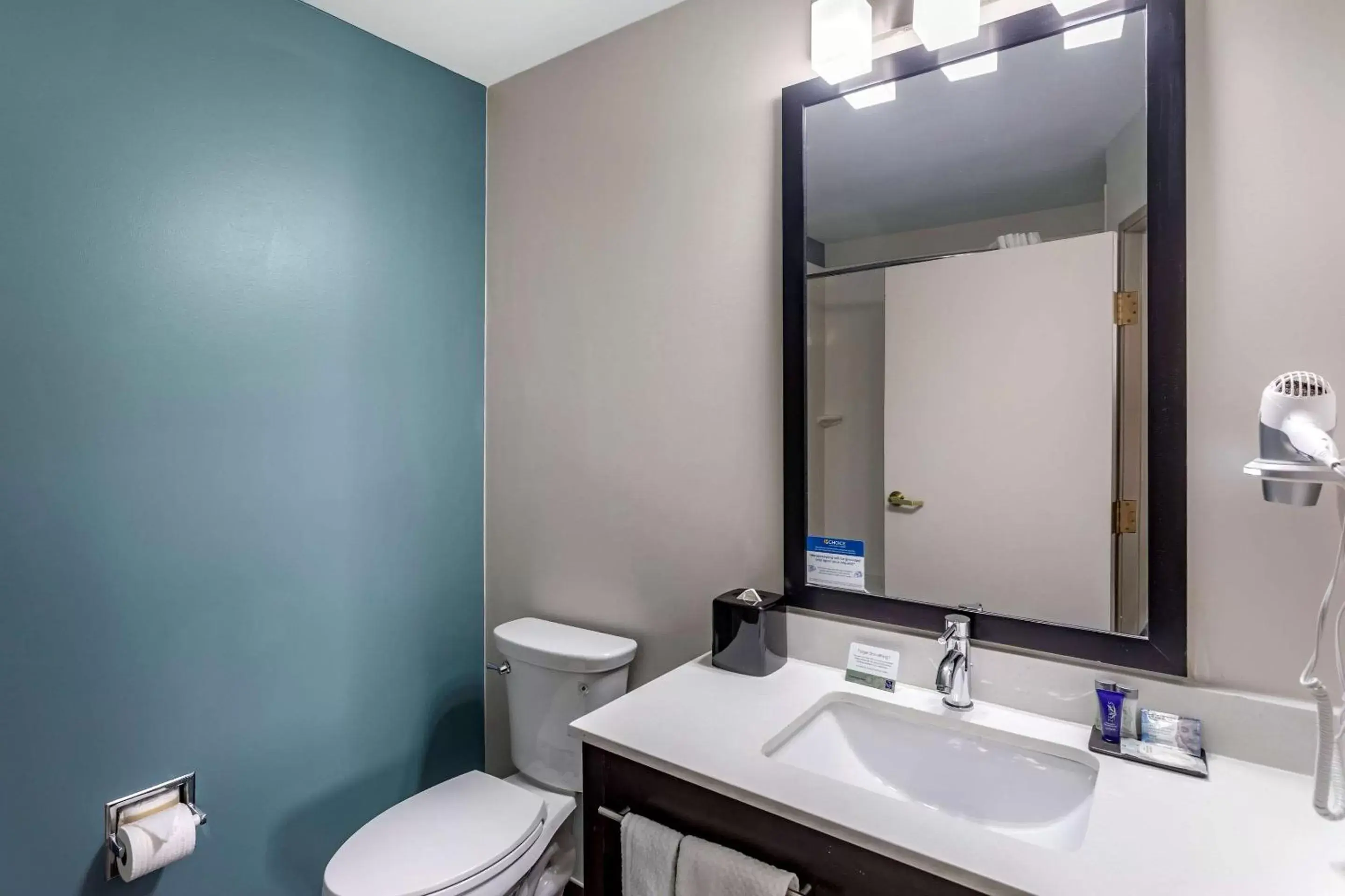 Bathroom in Sleep Inn & Suites Lebanon - Nashville Area