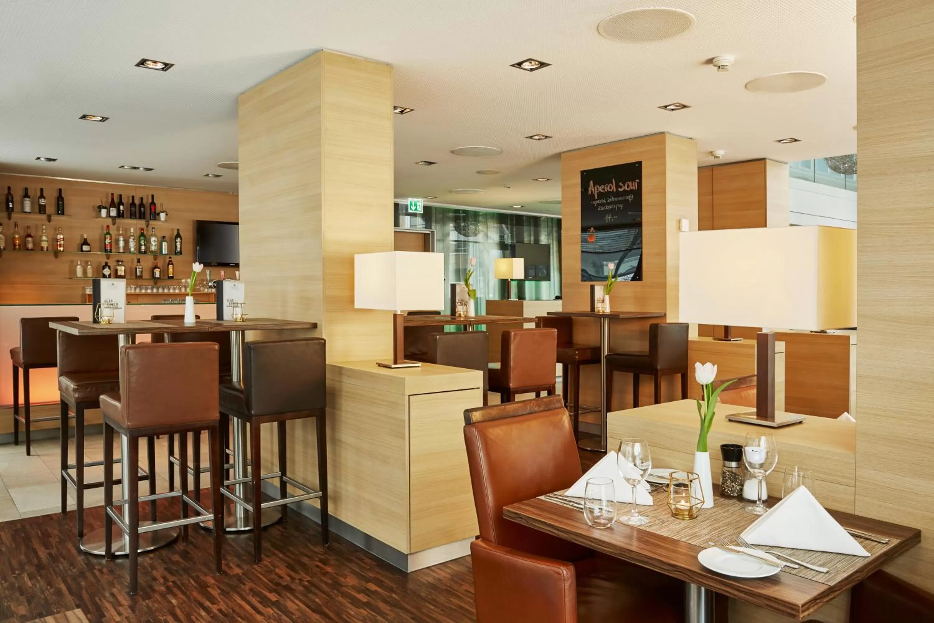 Restaurant/places to eat in H+ Hotel Zürich