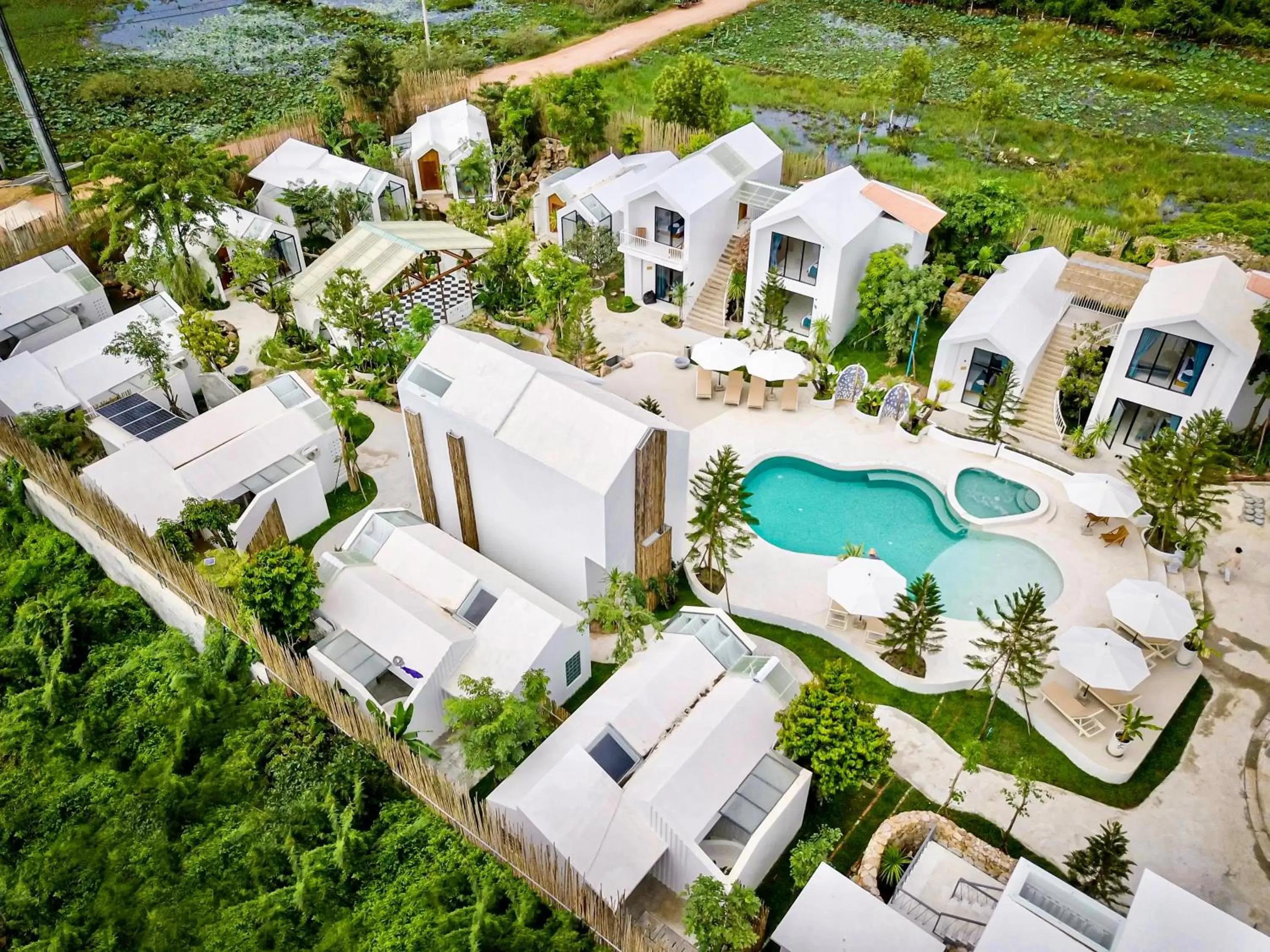 Property building, Bird's-eye View in Montagne Residence
