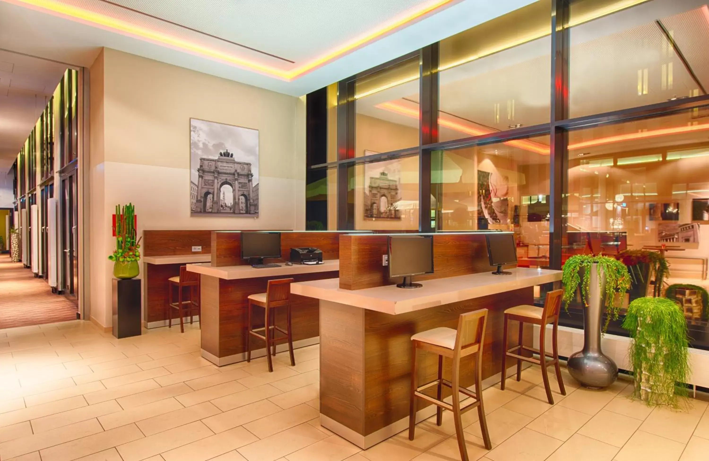 Business facilities, Lounge/Bar in Leonardo Royal Hotel Munich