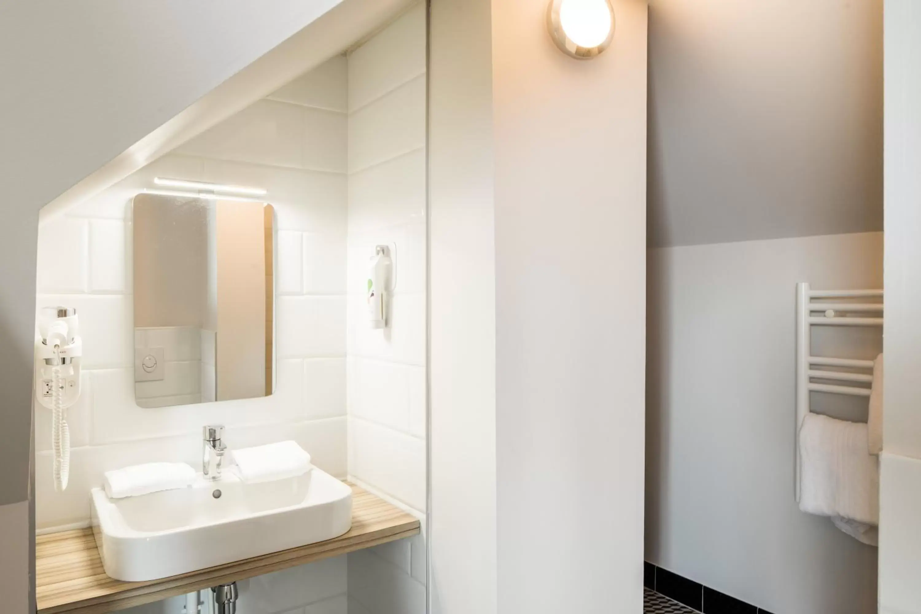 Bathroom in ibis Styles Laval Centre Gare