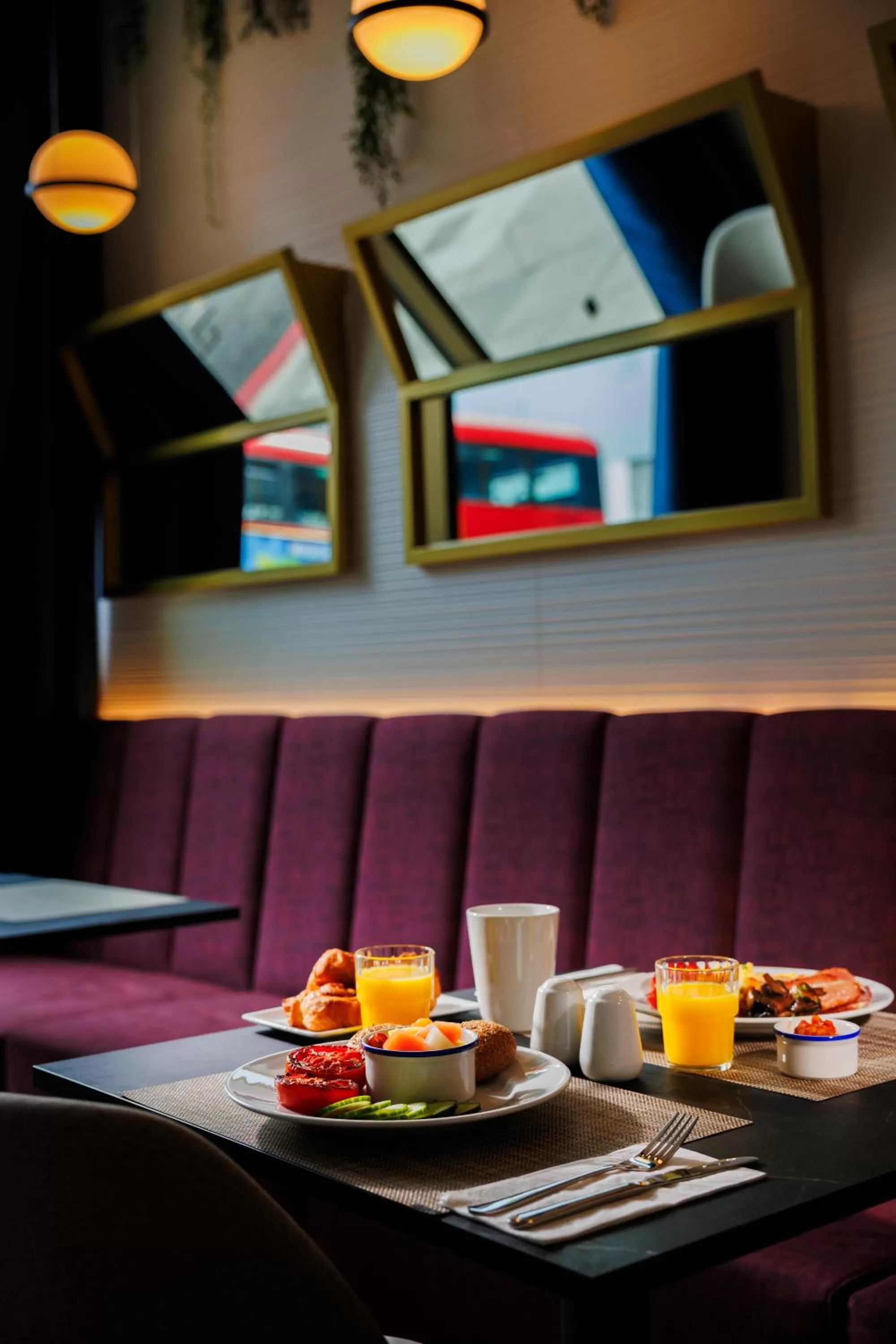 Restaurant/places to eat in Riu Plaza London Victoria