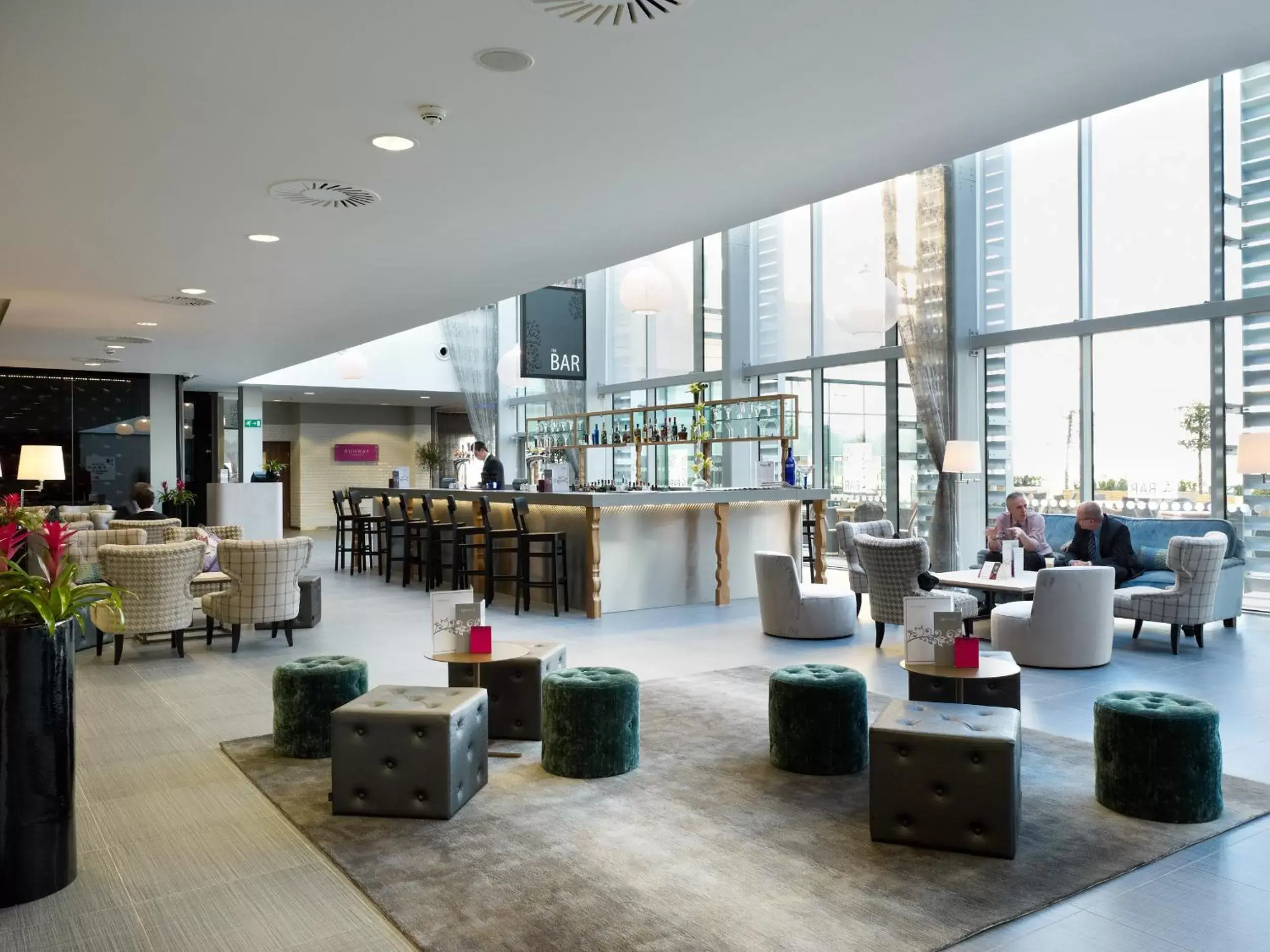 Lounge or bar in Radisson Blu Hotel East Midlands Airport