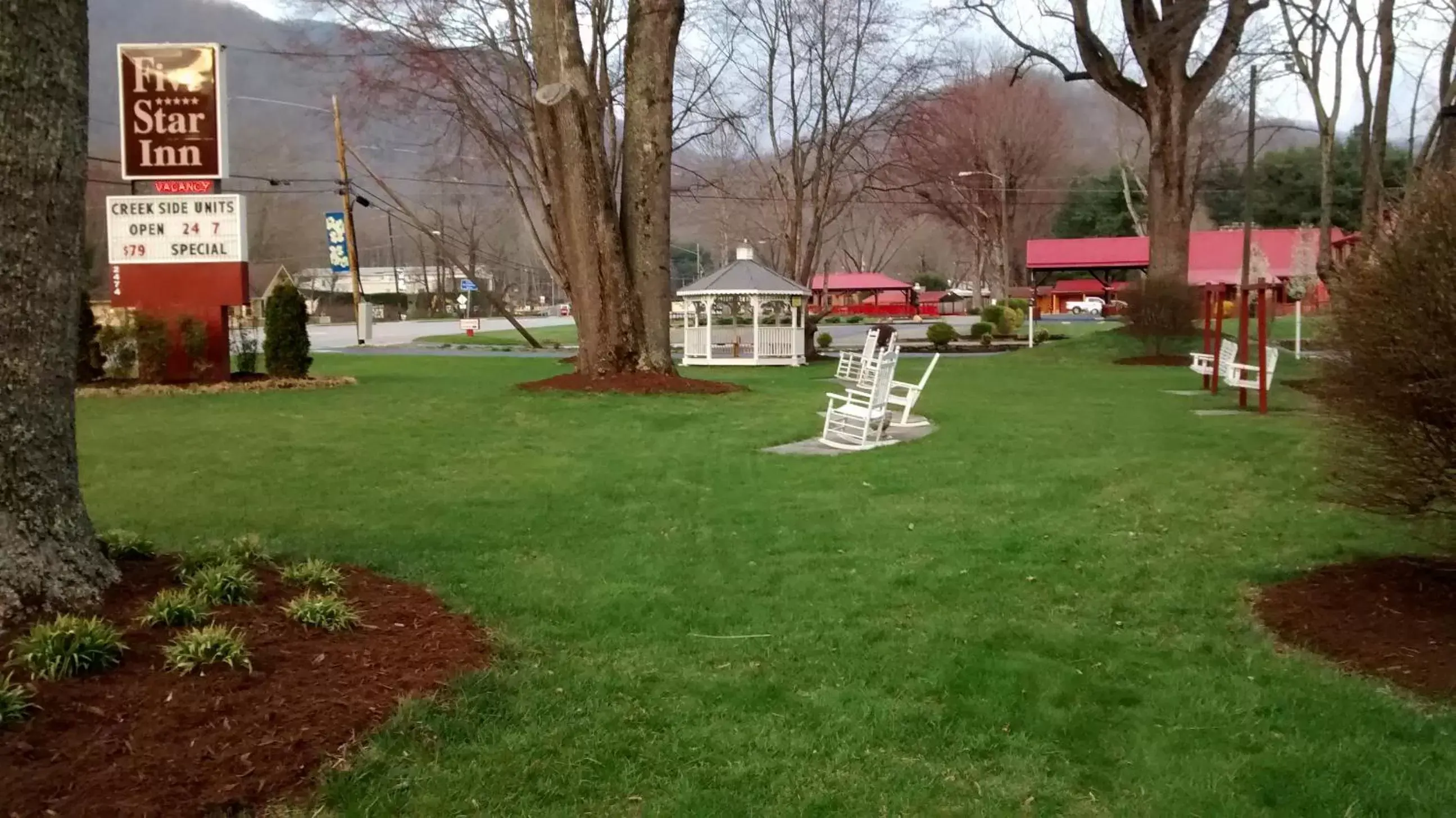 Landmark view, Garden in Five Star Inn - Maggie Valley