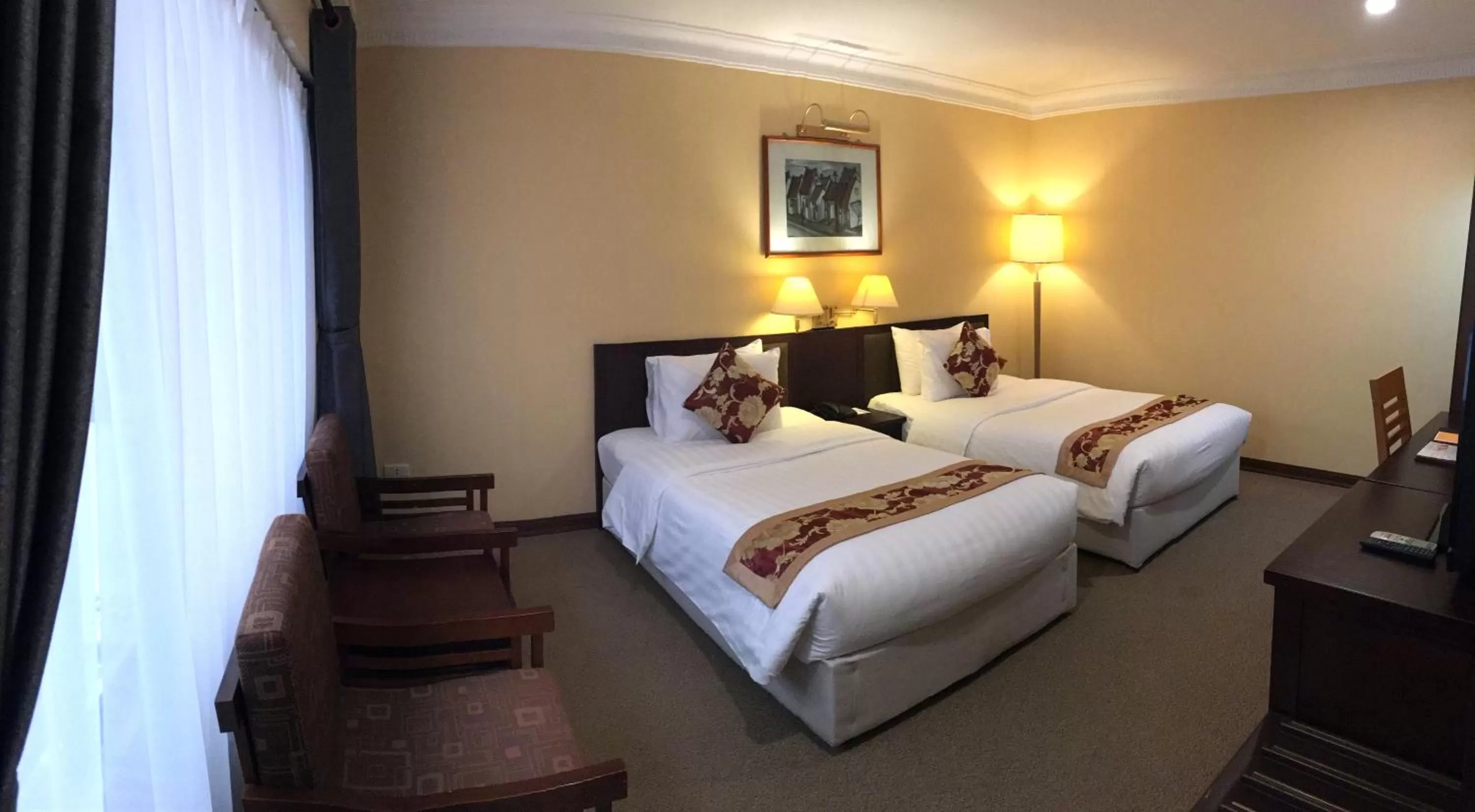 Photo of the whole room, Bed in Mon Regency Hotel