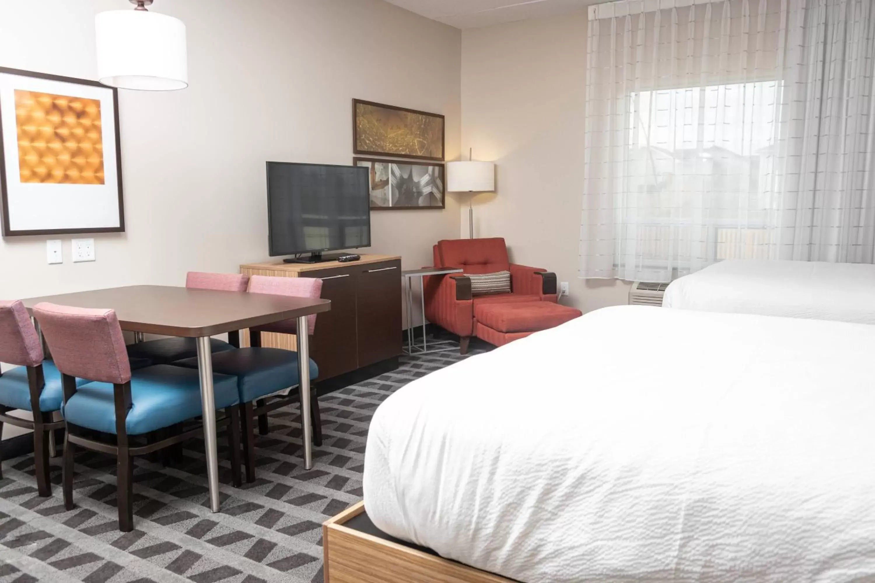 Bedroom, TV/Entertainment Center in TownePlace Suites by Marriott Petawawa