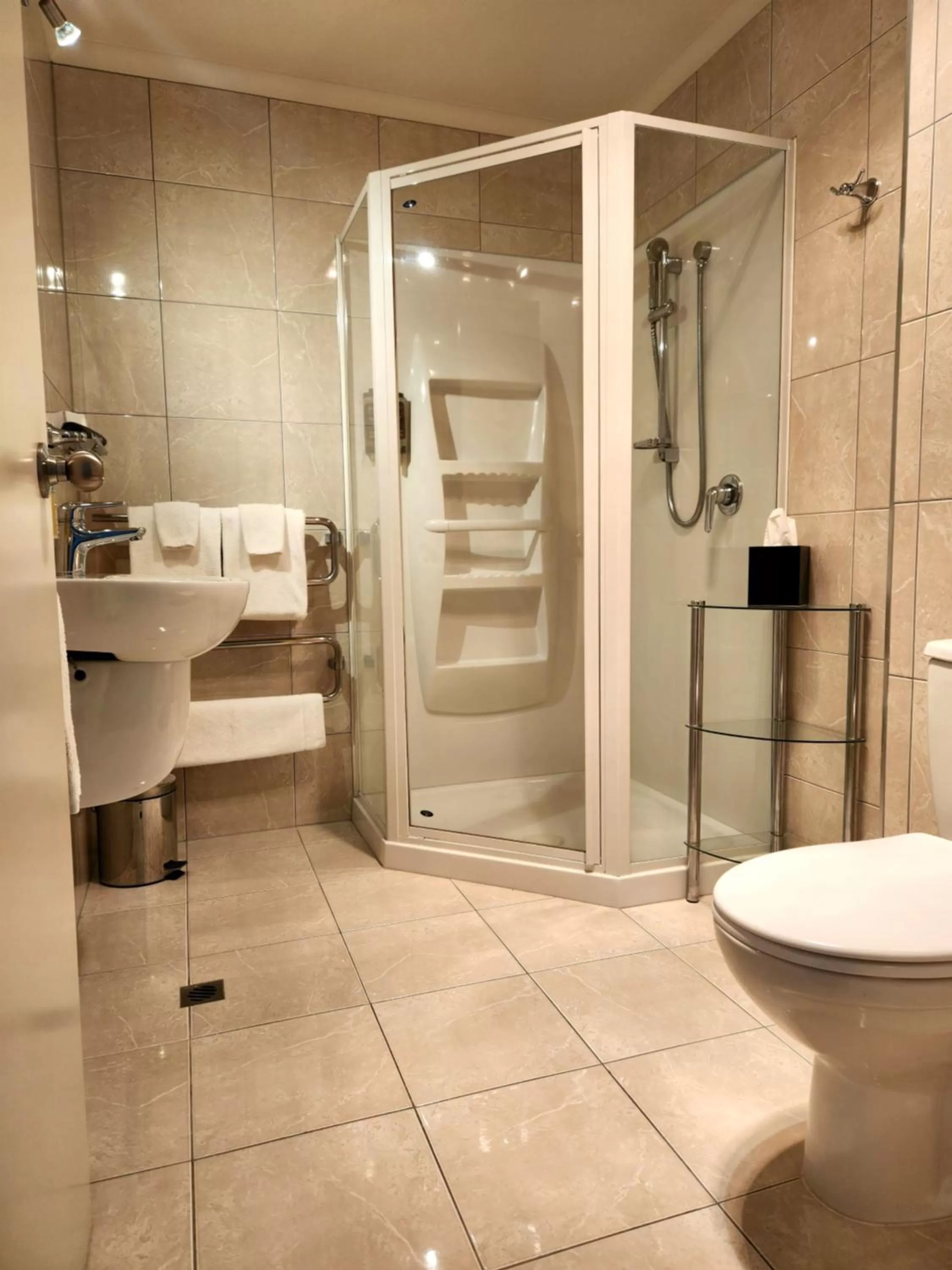 Bathroom in B-Ks Premier Motel Palmerston North