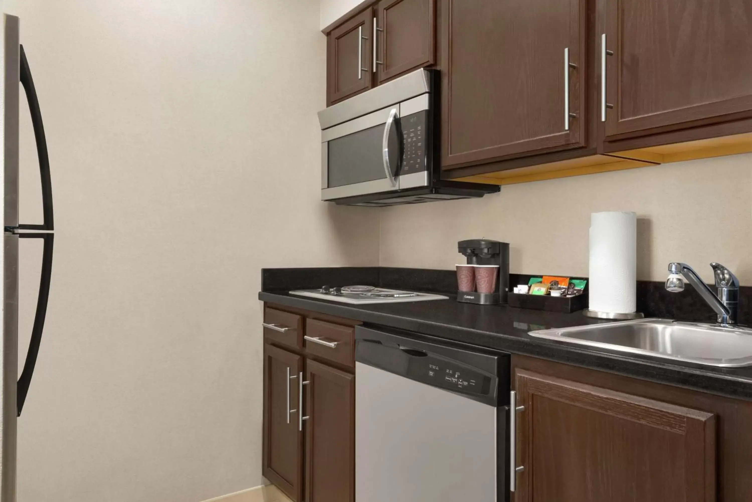 Kitchen or kitchenette, Kitchen/Kitchenette in Homewood Suites Fort Wayne