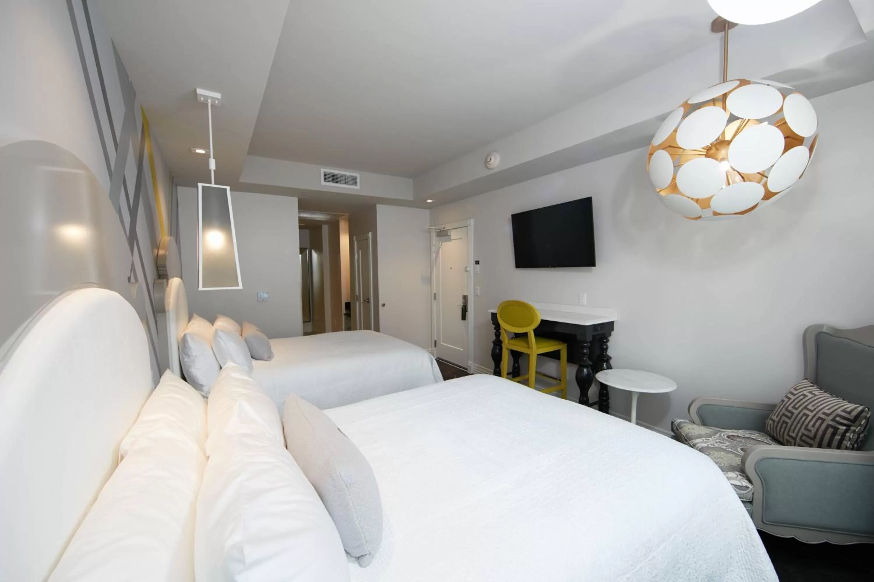 Queen Room with Two Queen Beds - Hearing Accessible in Elyton Hotel, Autograph Collection