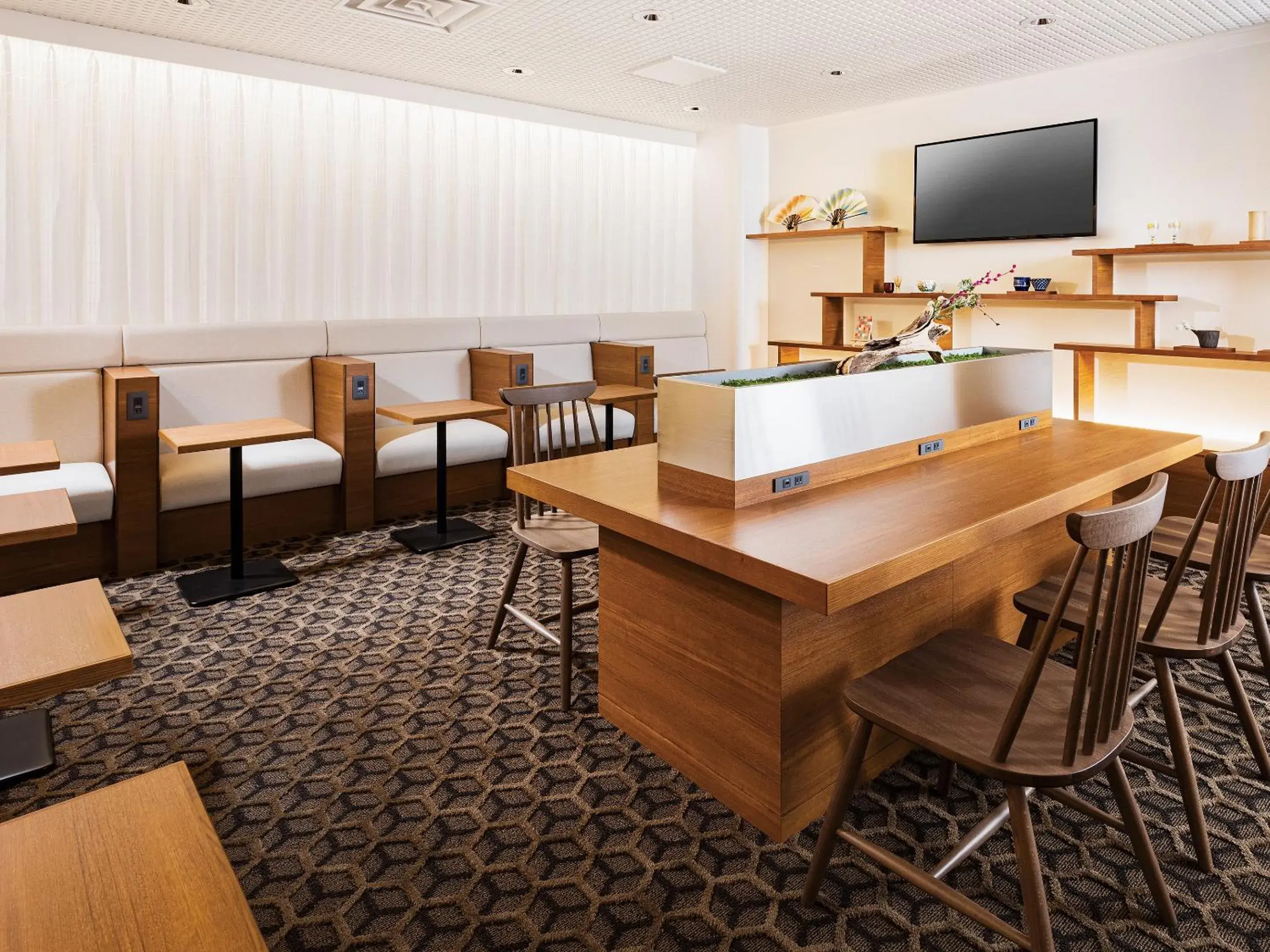 Communal lounge/ TV room in Hotel New Hankyu Kyoto