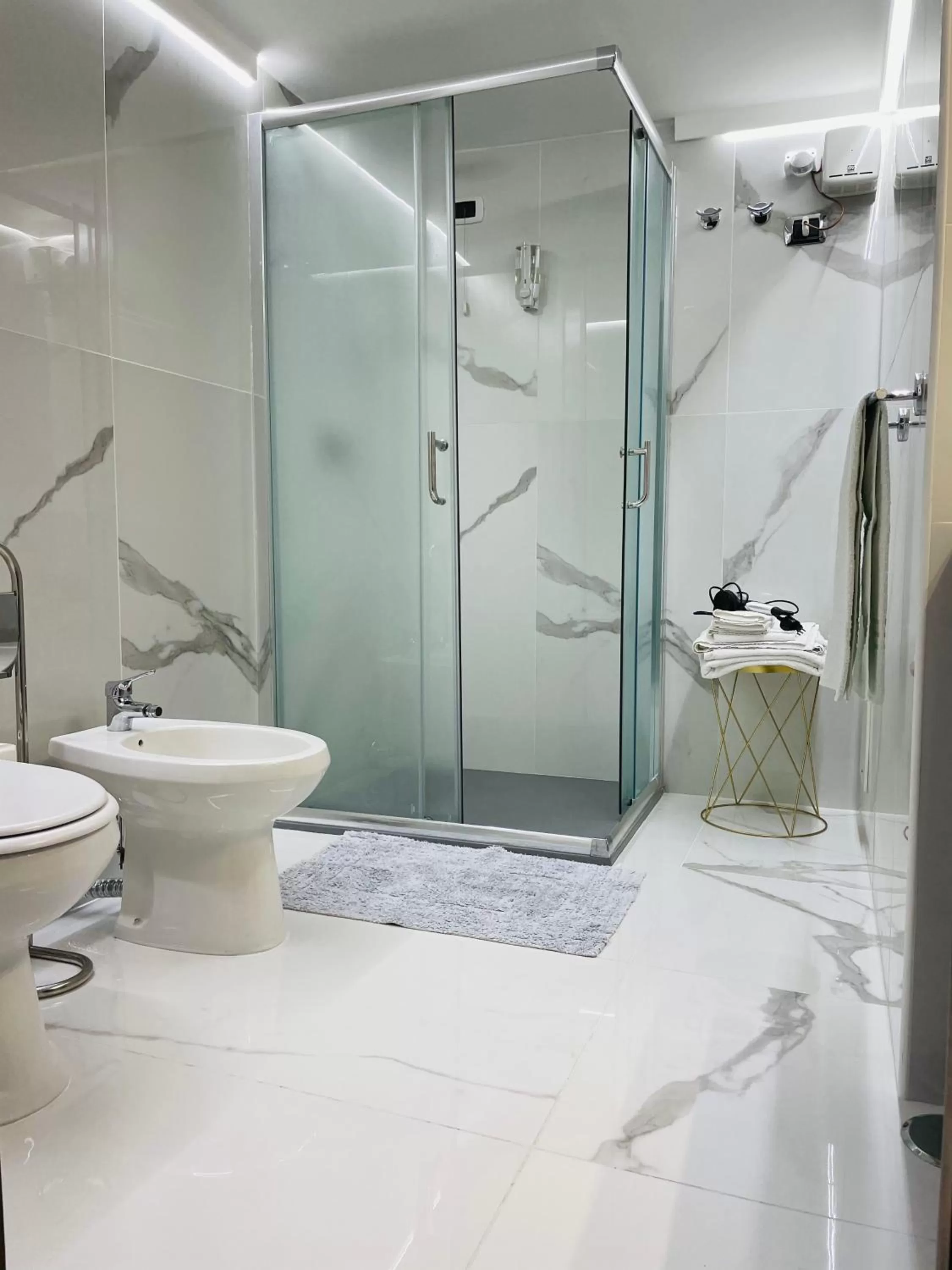 Bathroom in Medina Central