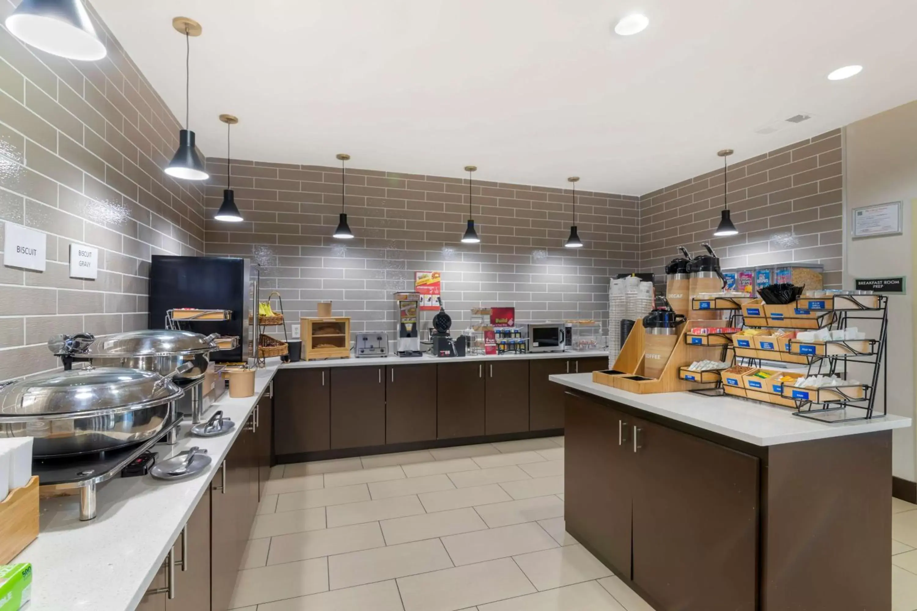 Breakfast in Best Western Plus Denton Inn & Suites Breakfast in Best Western Plus Denton Inn & Suites