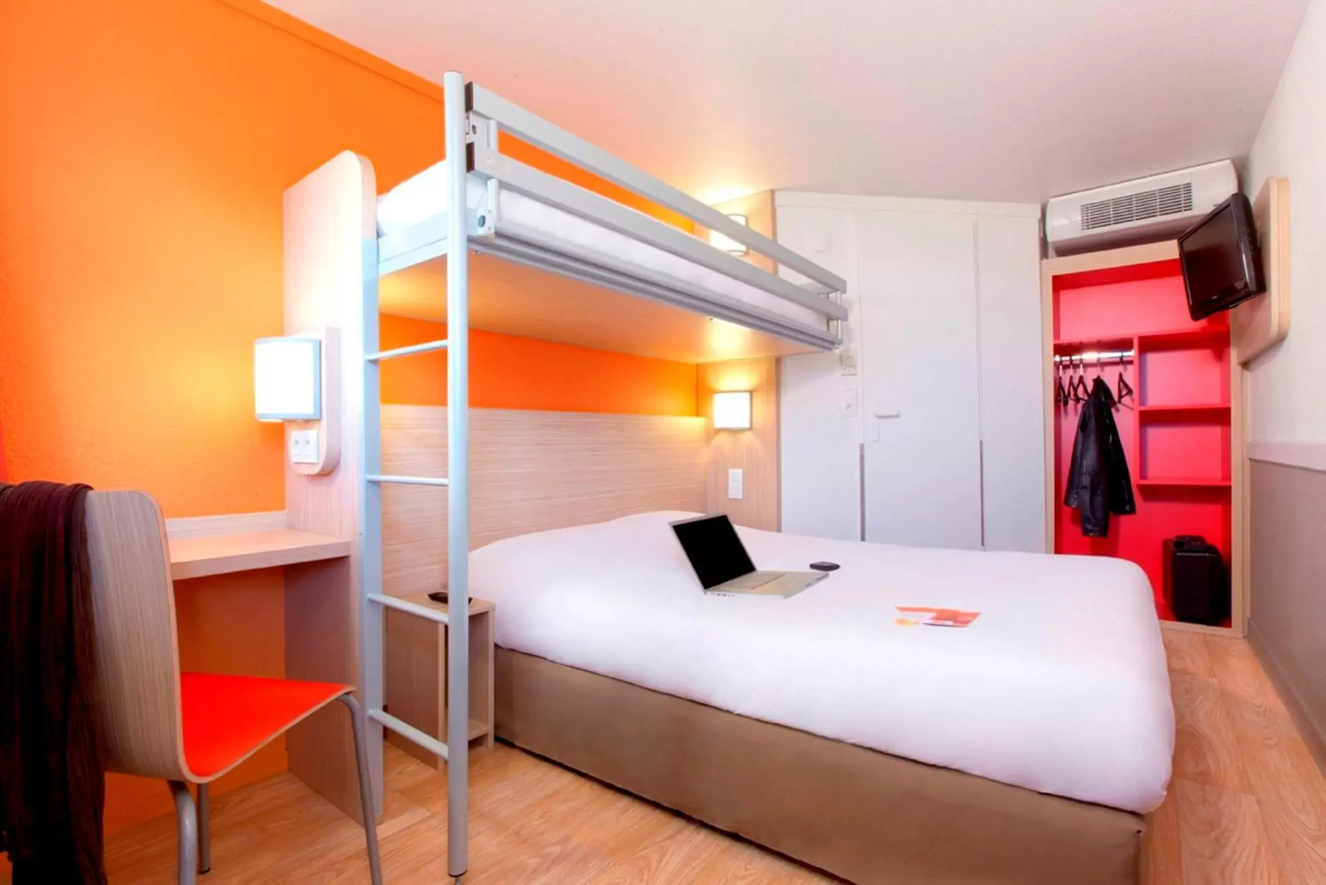 Bed, Bunk Bed in Premiere Classe Besancon Ecole Valentin