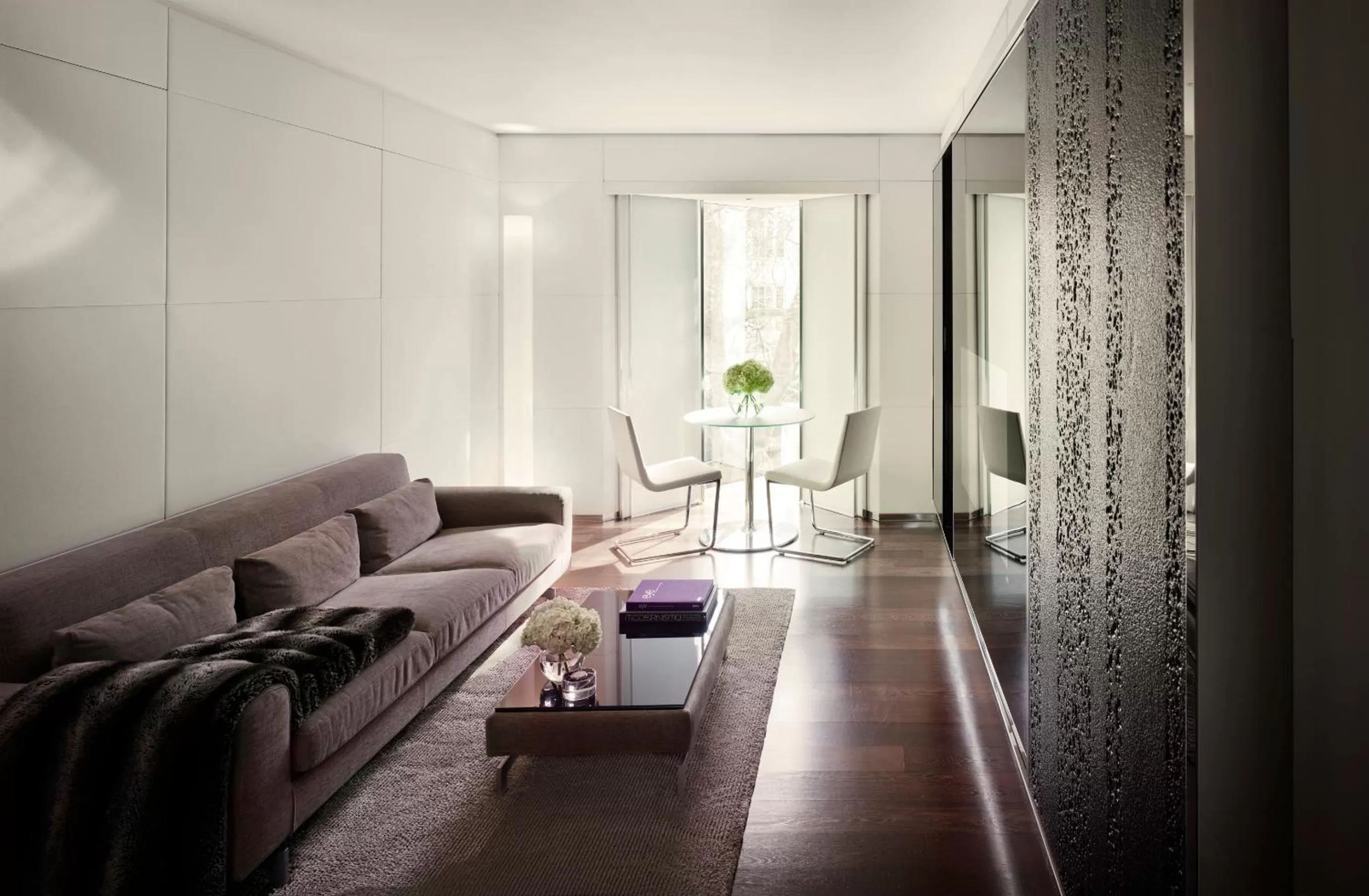 3 Bedroom Beyond ME + Suite Panoramic City View in ME London by Melia