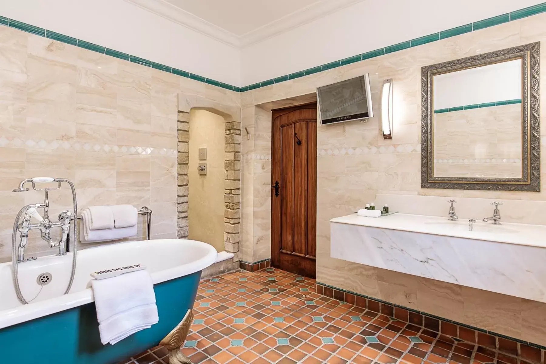 Deluxe Large Double Room (Guestroom) in The Manor House Hotel and Golf Club Deluxe Large Double Room (Guestroom) in The Manor House Hotel and Golf Club