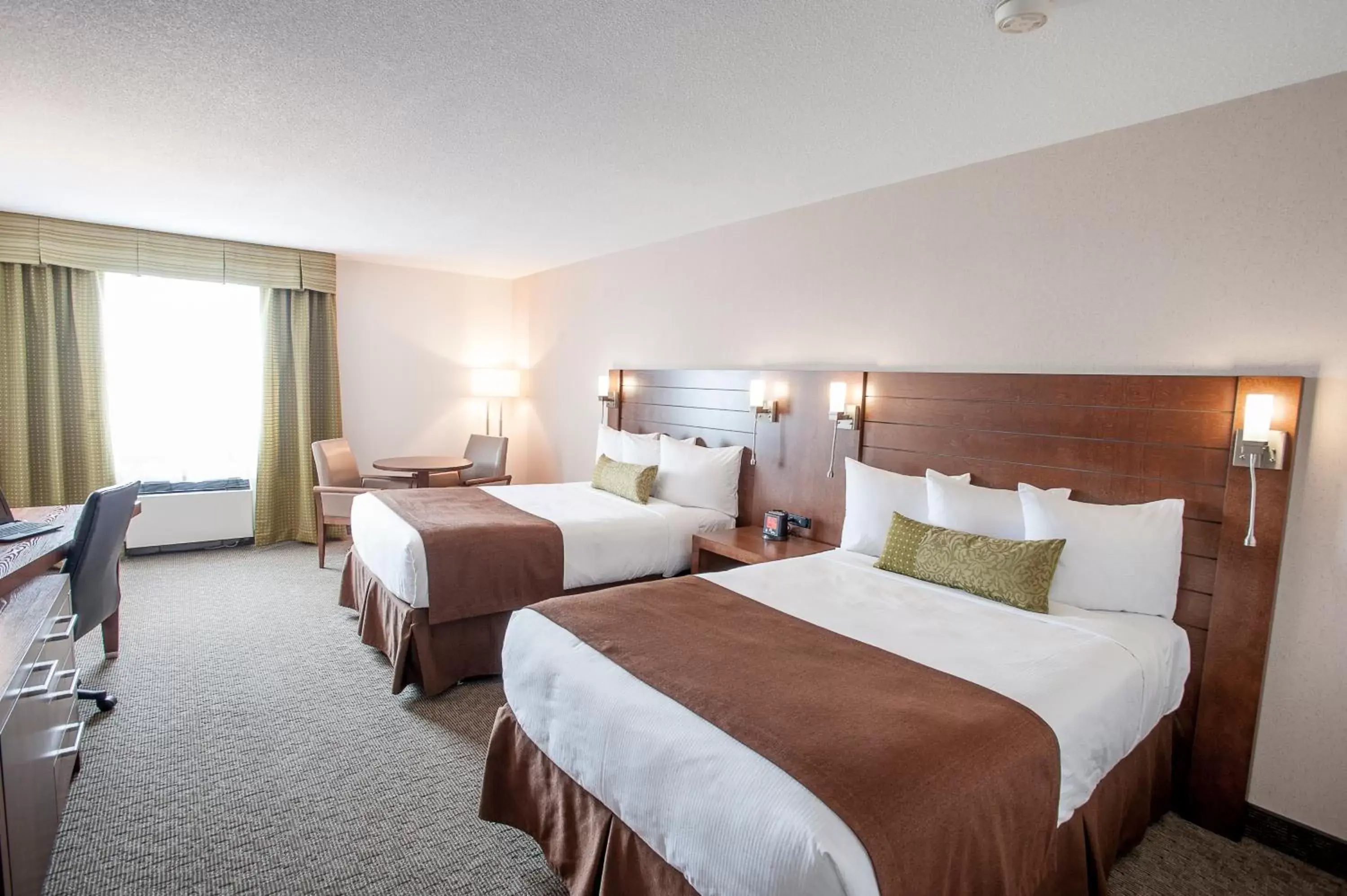 Photo of the whole room, Bed in Quality Inn Rouyn-Noranda