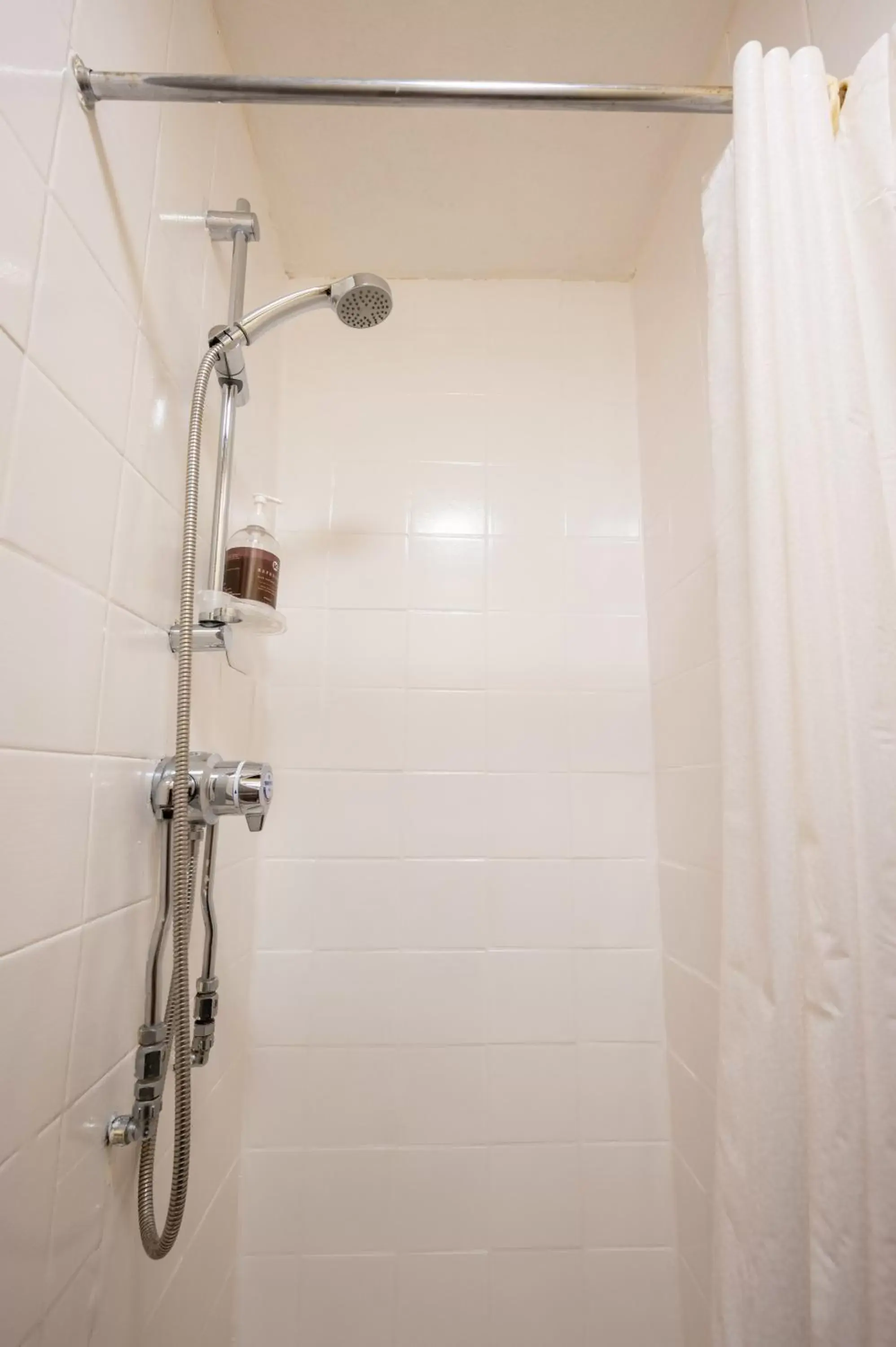 Shower, Bathroom in The Longship