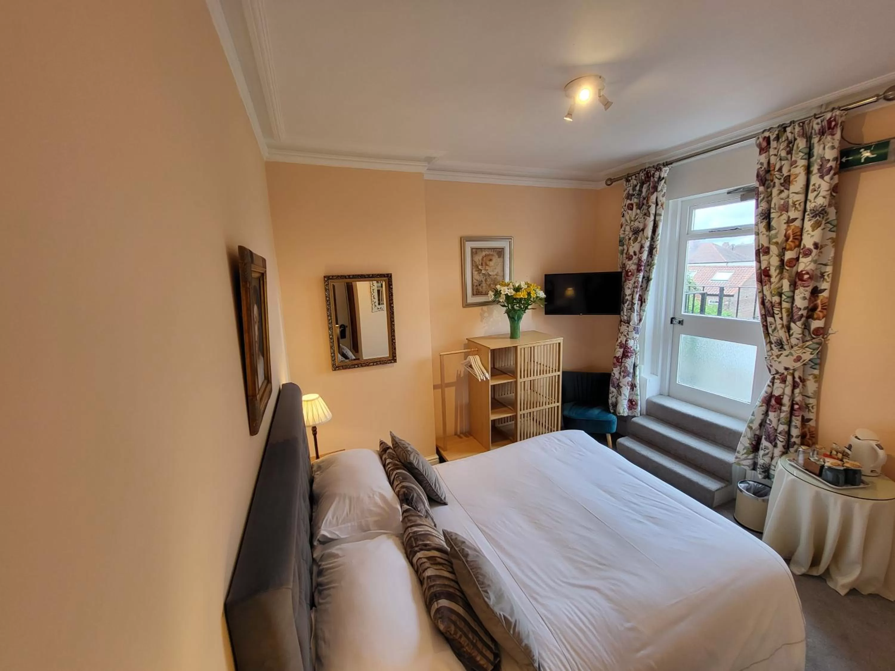 Photo of the whole room, Bed in St George's Guest House