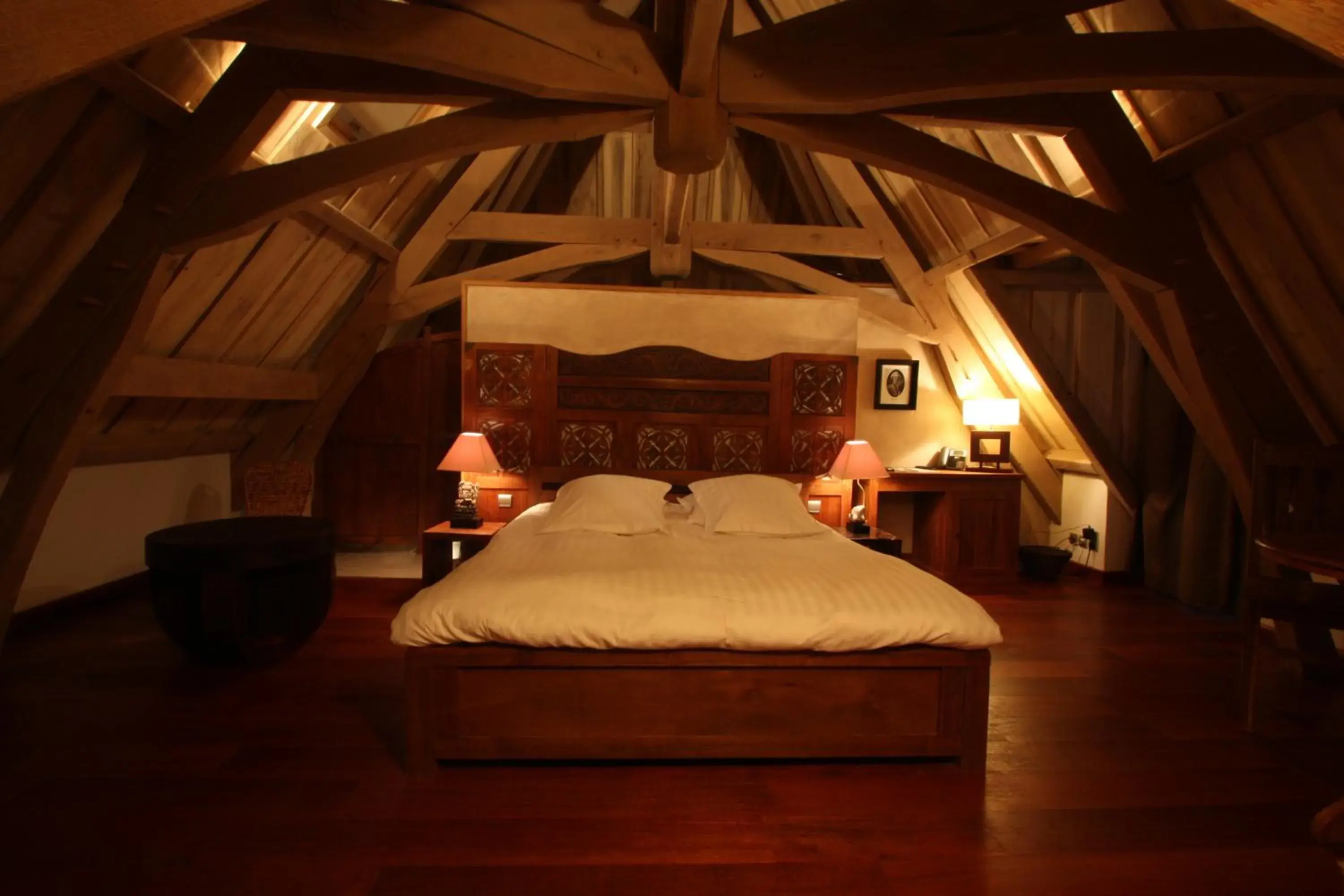 Bedroom, Bed in Manoir des Indes, The Originals Relais (Relais du Silence)