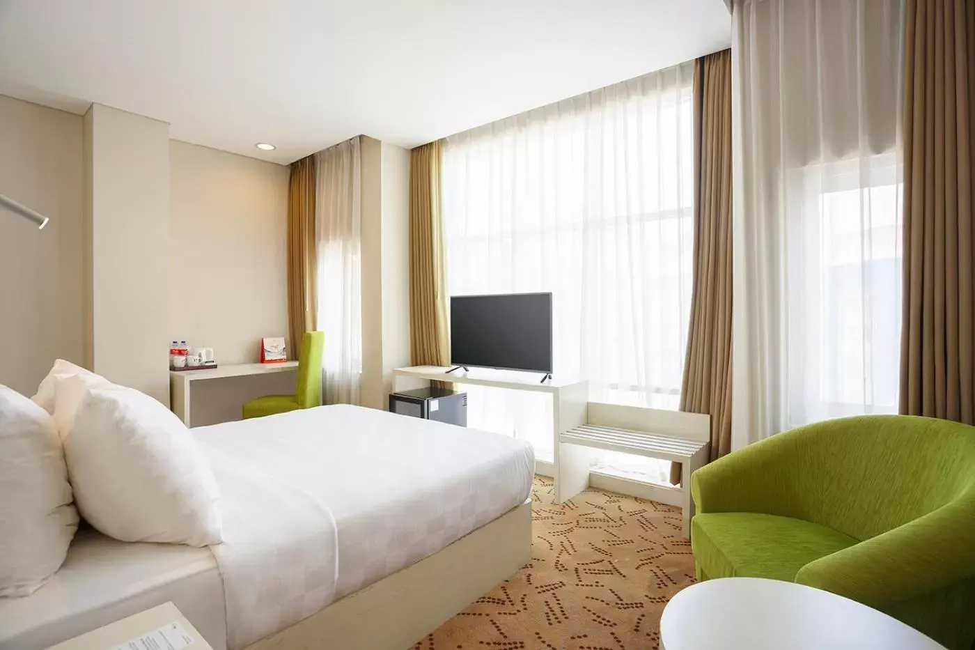 Bedroom, TV/Entertainment Center in Swiss-Belinn Balikpapan