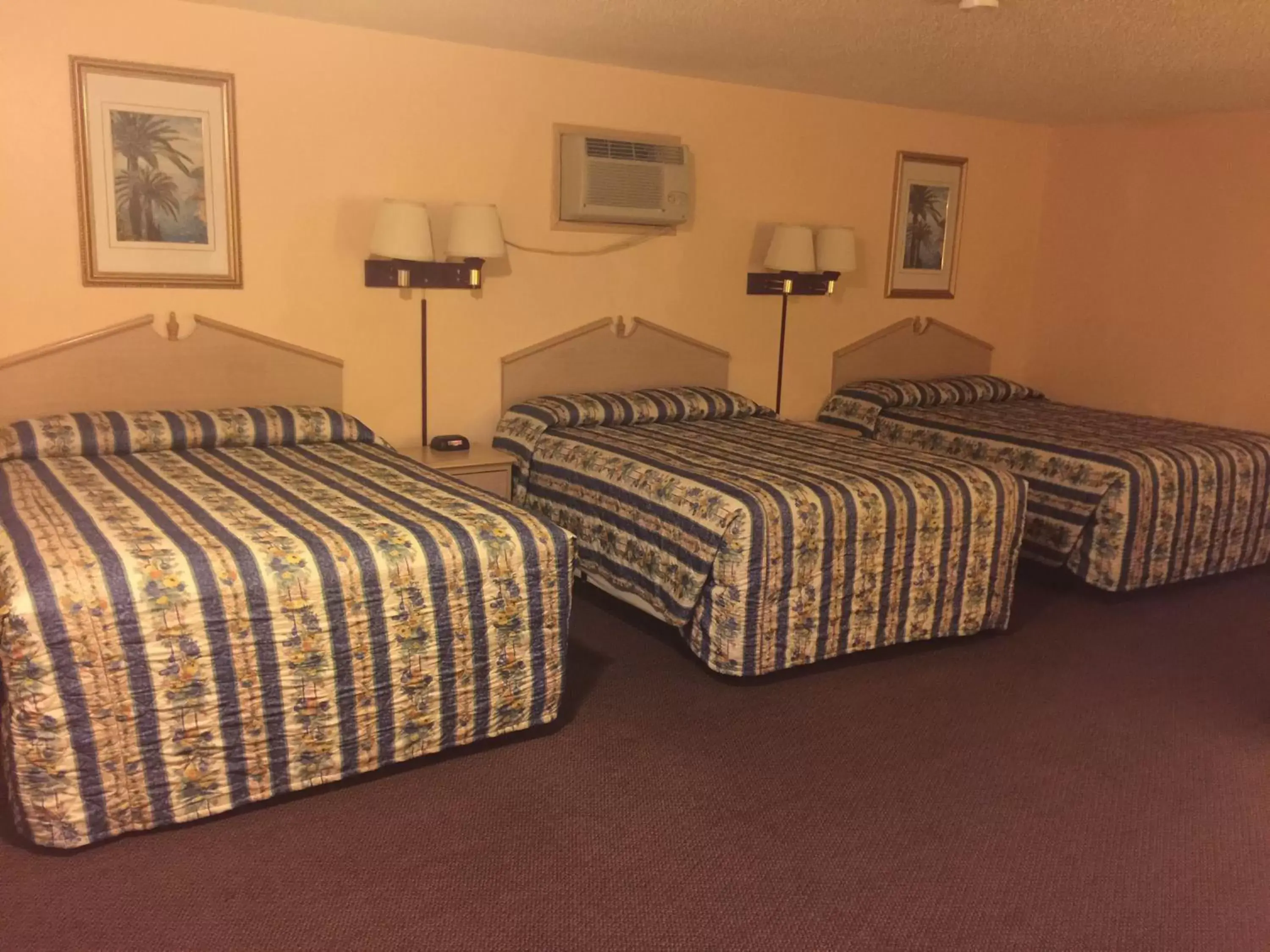 Bed in Seminole Inn