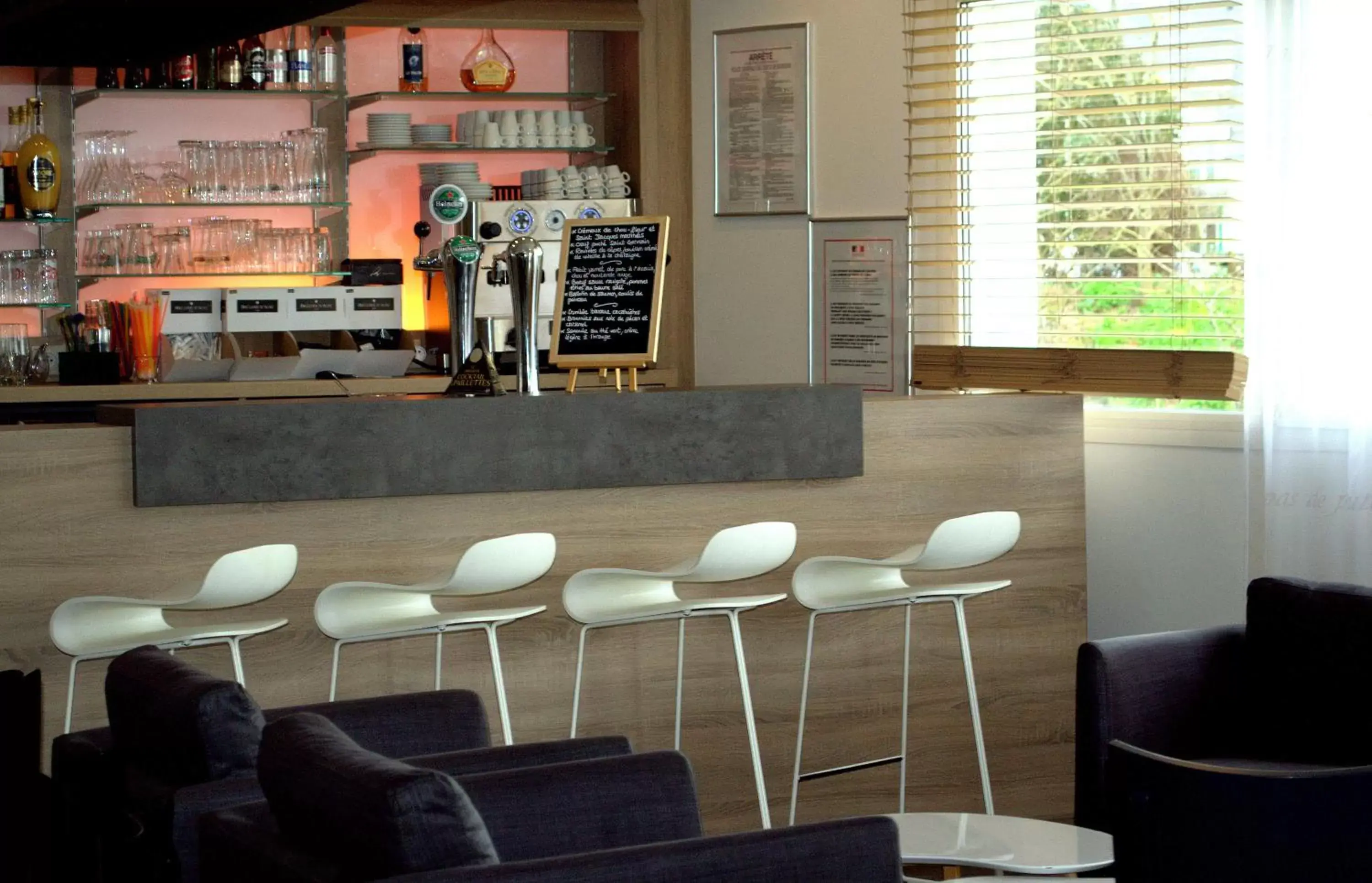 Lounge or bar in Kyriad Prestige Vannes Centre-Palais des Arts