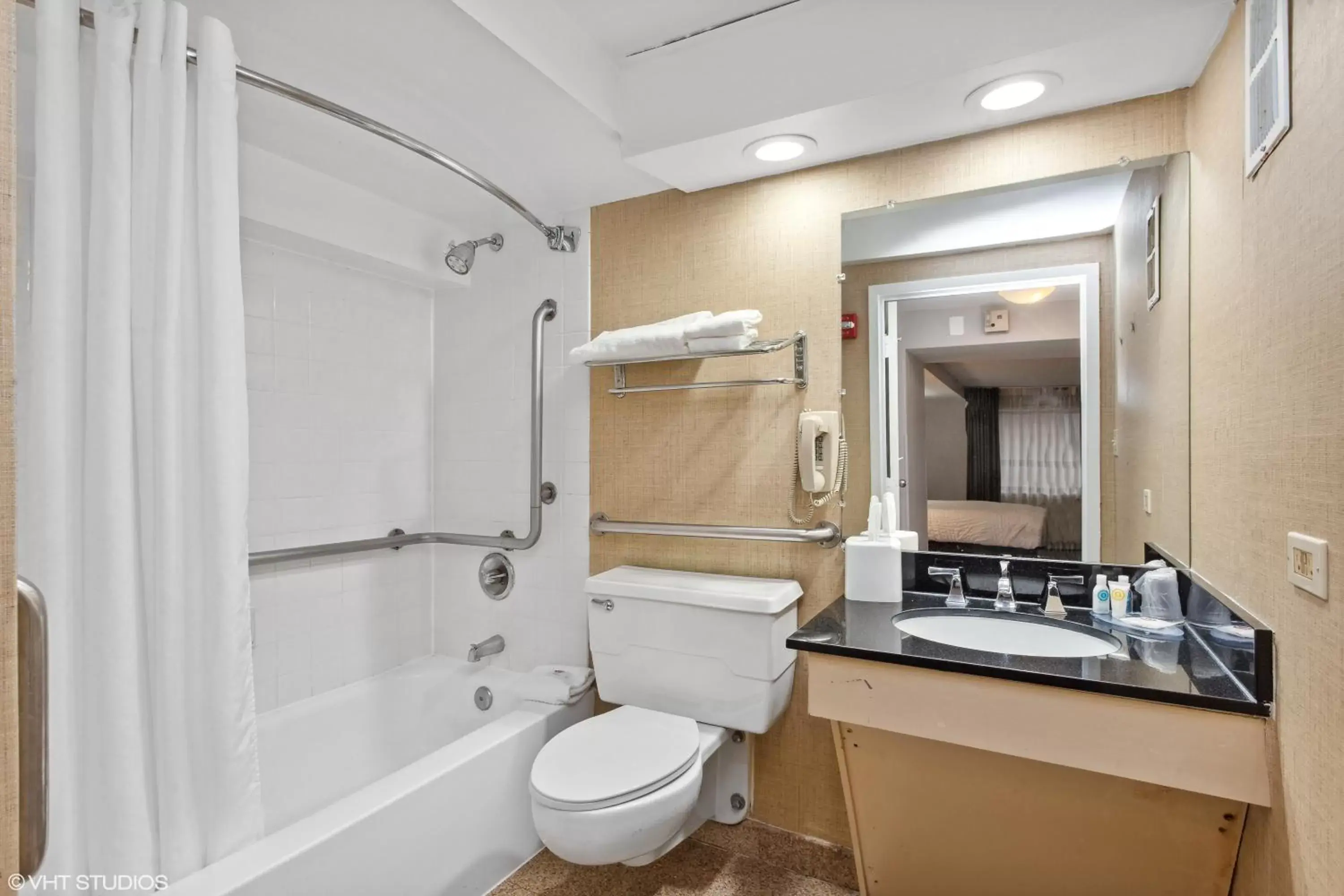 Shower, Bathroom in Comfort Inn & Suites Baltimore Inner Harbor