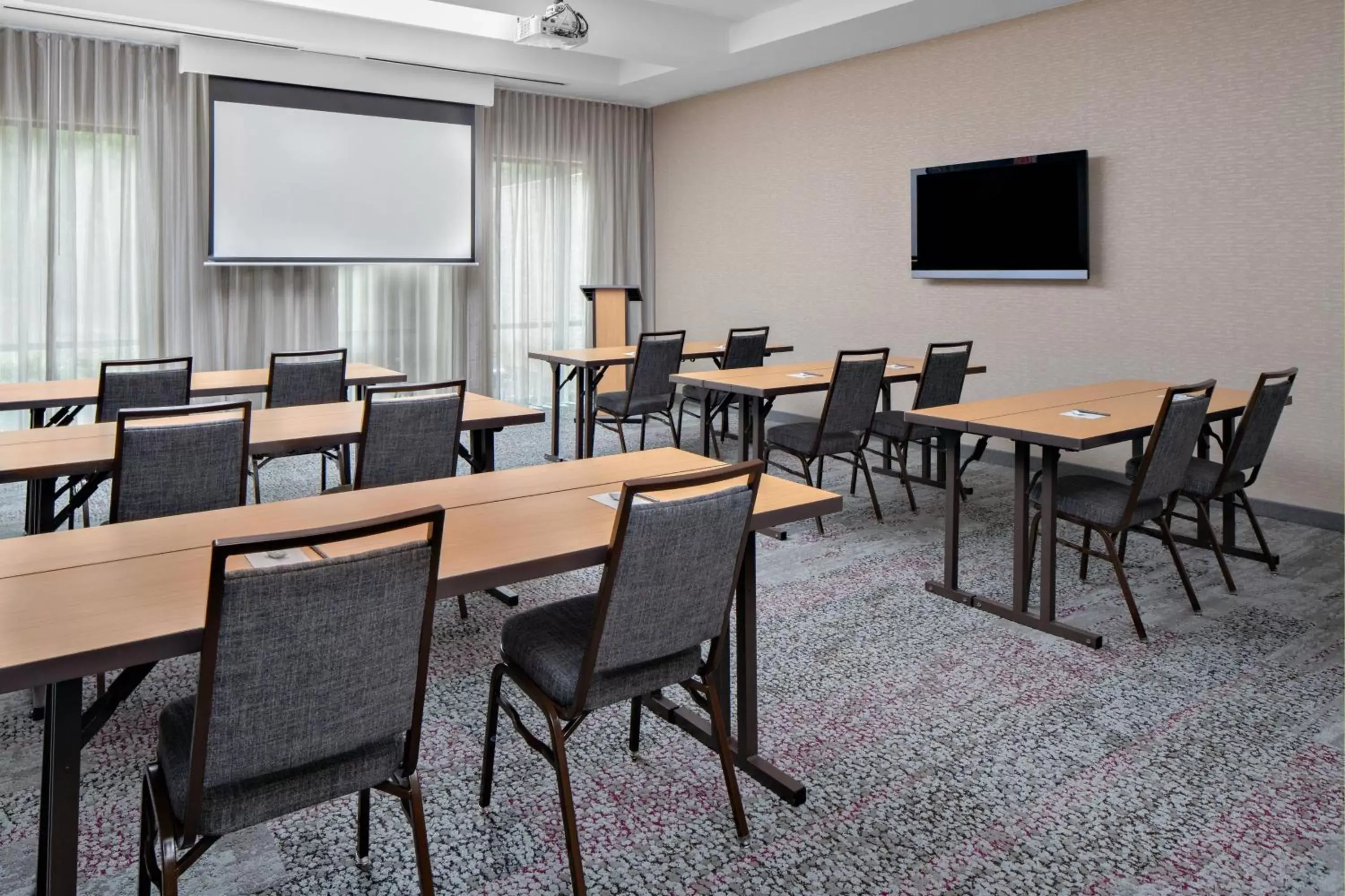 Meeting/conference room in Courtyard by Marriott Raleigh North/Triangle Town Center