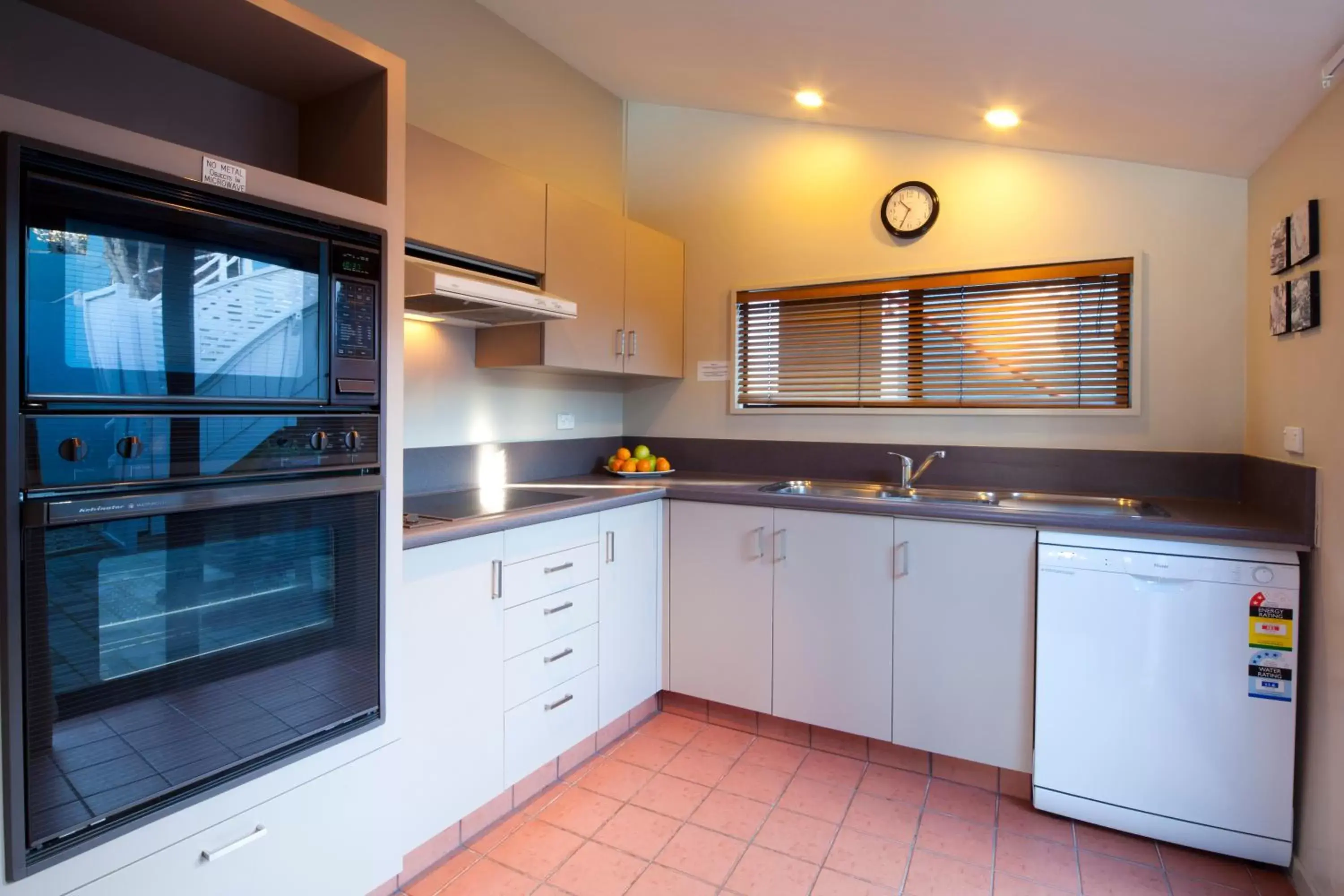 Kitchen or kitchenette, Kitchen/Kitchenette in Apartments at Spinnaker Bay