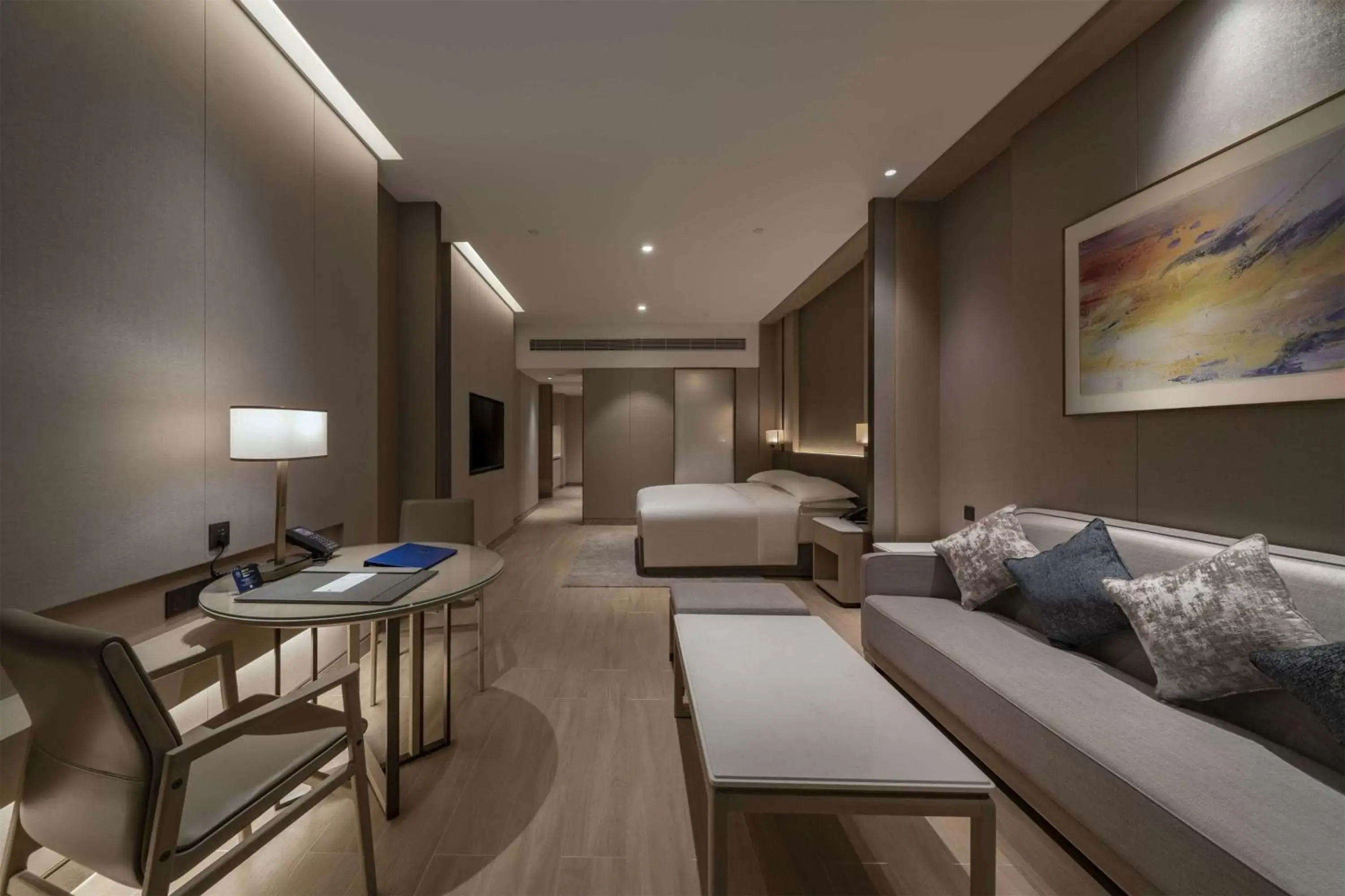 Bedroom in DoubleTree By Hilton Shenzhen Nanshan Hotel & Residences