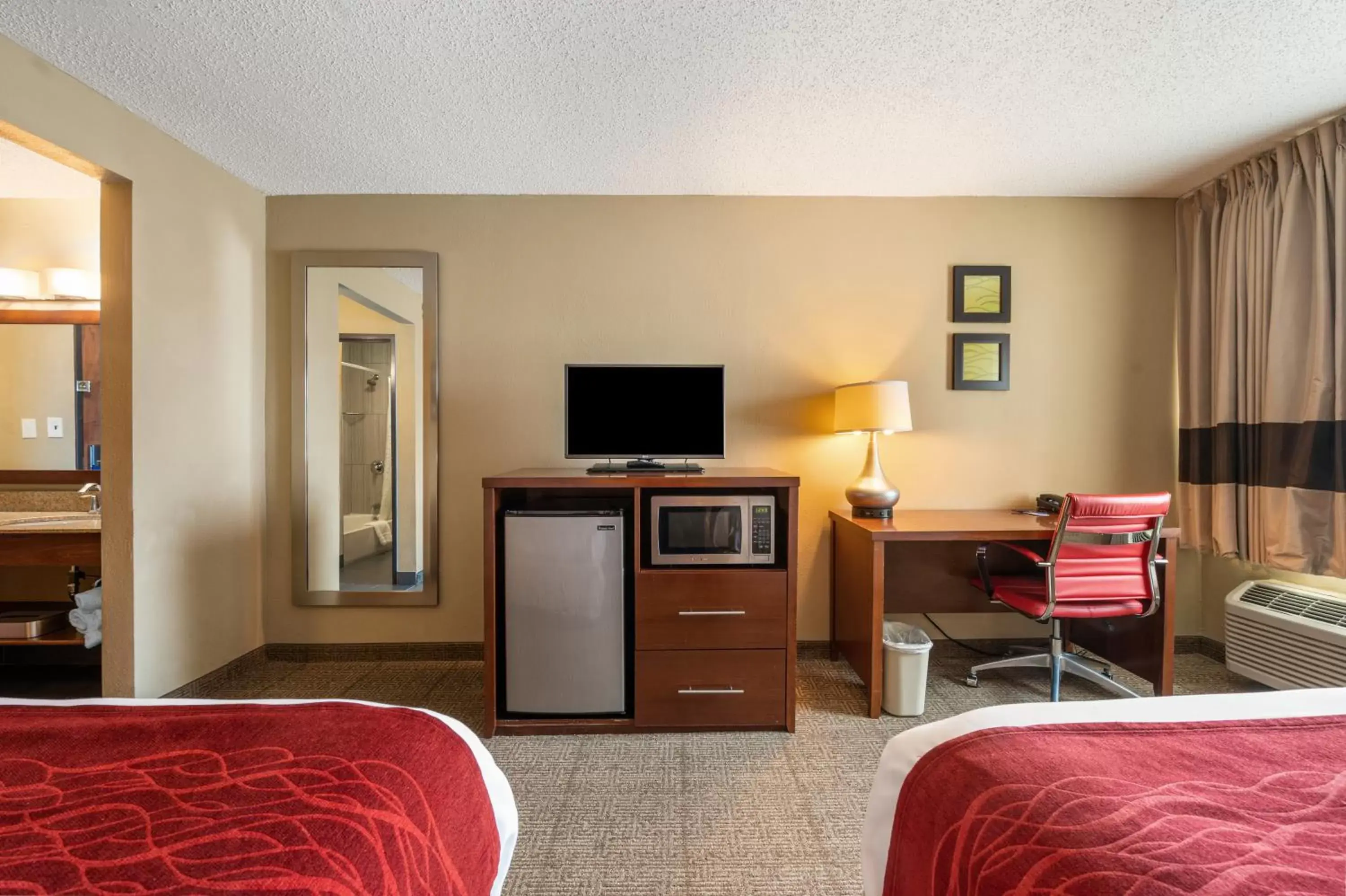TV/Entertainment Center in Comfort Inn Mayfield Heights Cleveland East