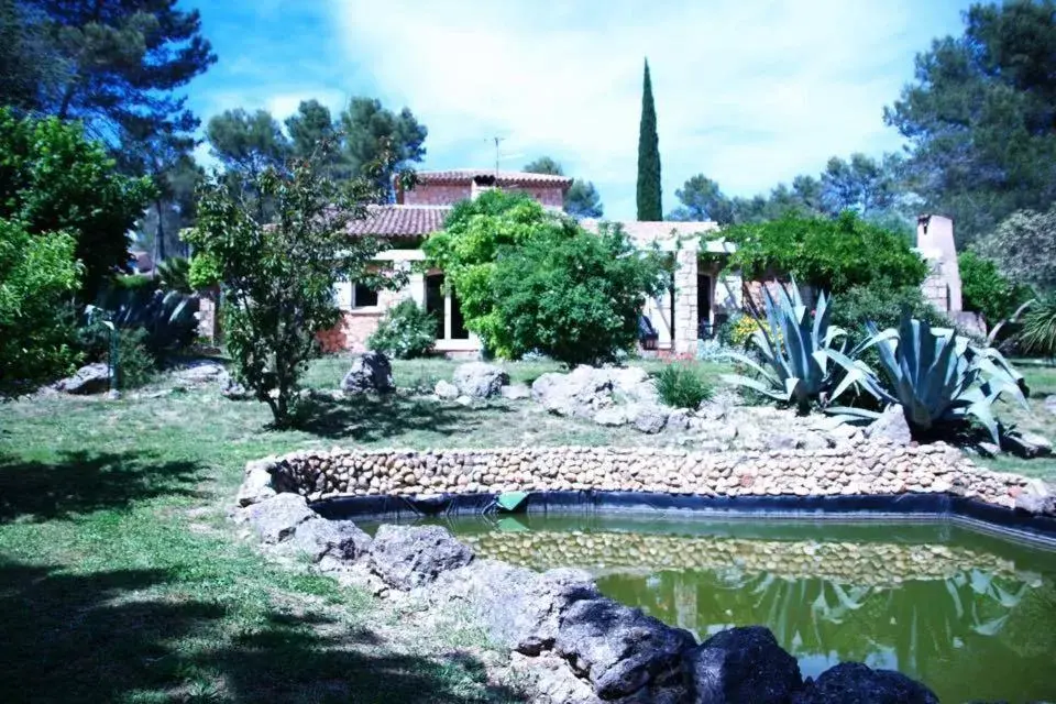 Garden in Bastide de l'Ovalie