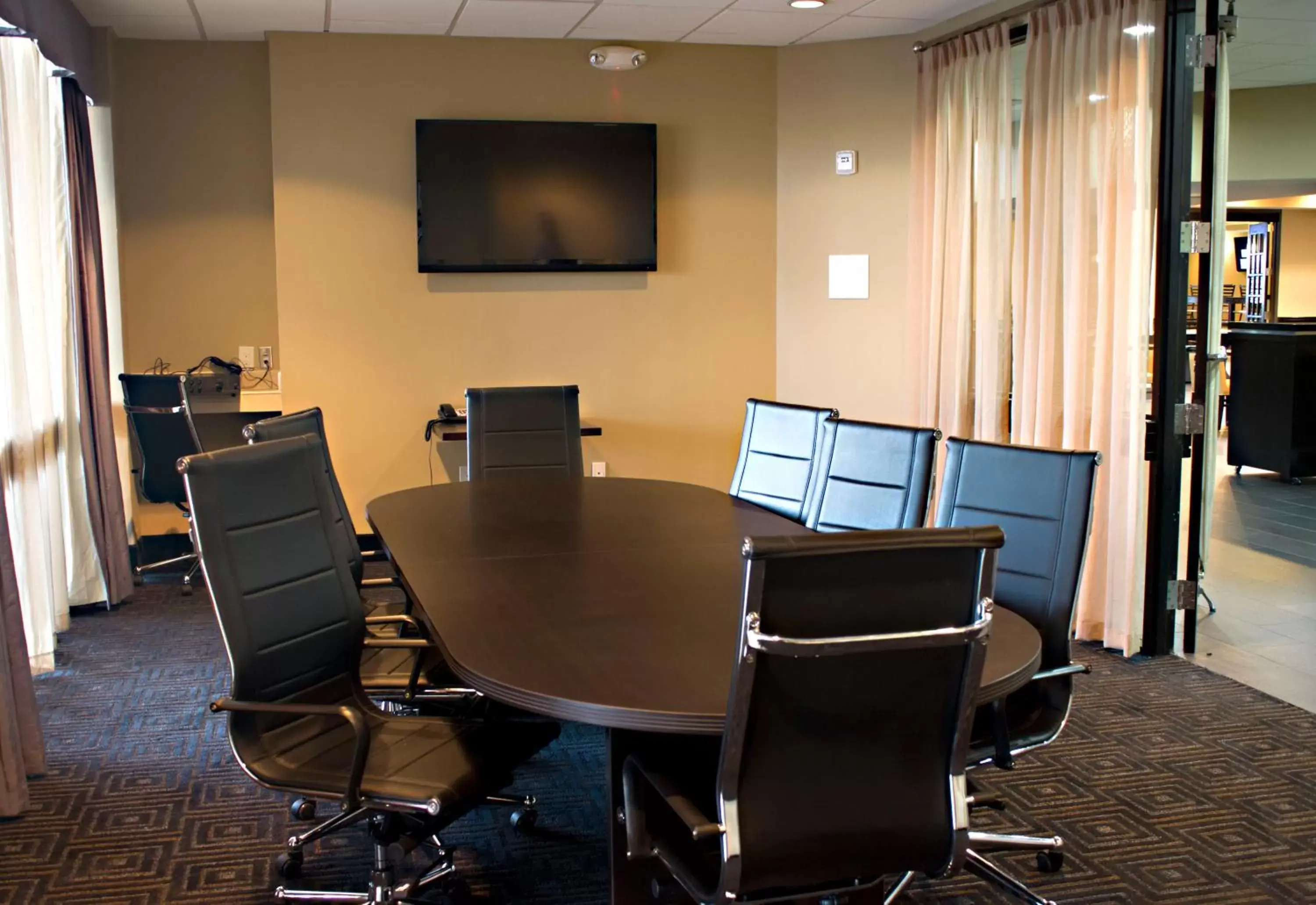 Business facilities in Wyndham Garden Texarkana