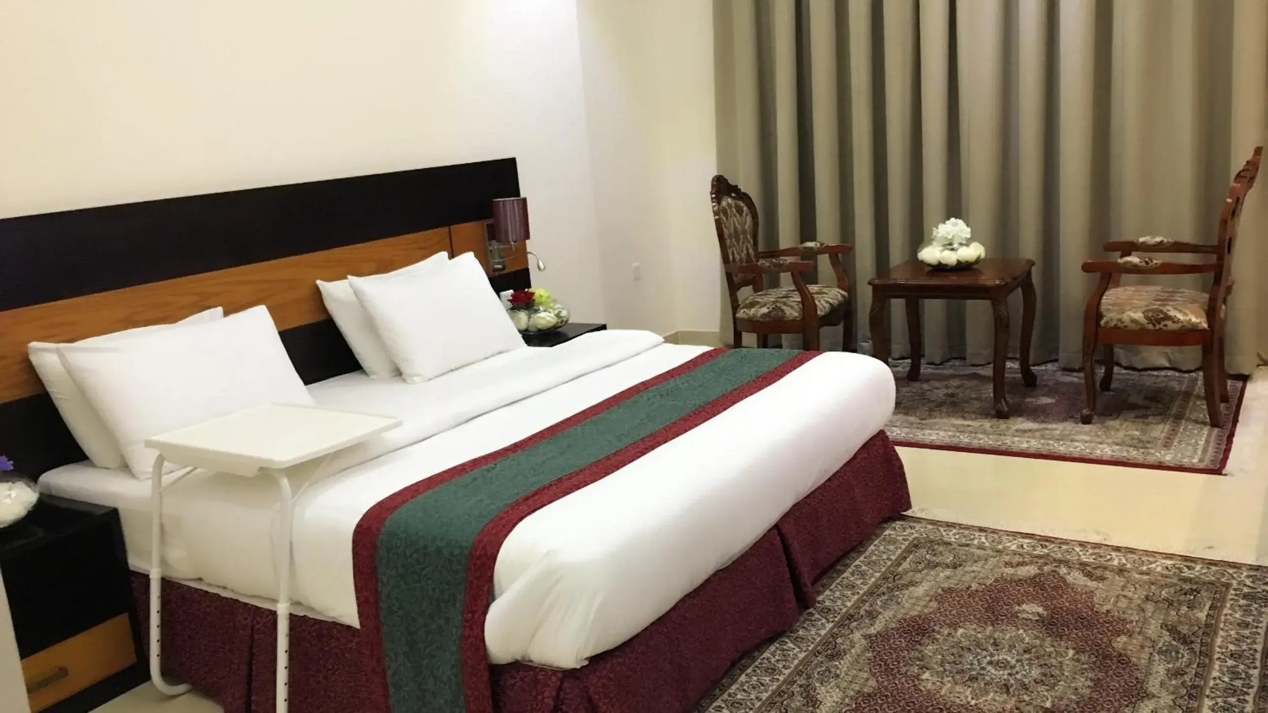 Photo of the whole room, Bed in Muscat International Hotel Plaza