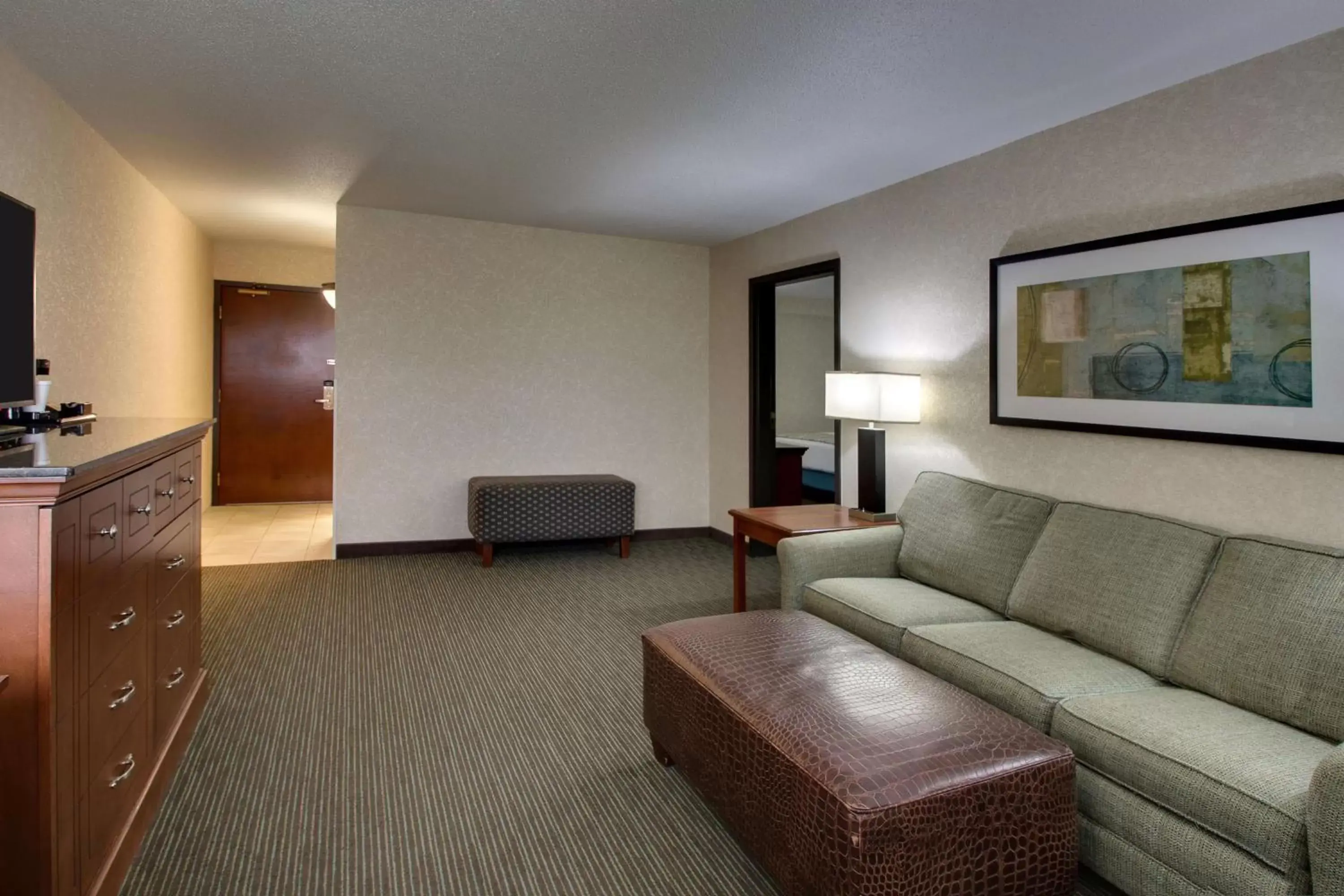 Photo of the whole room, Seating Area in Drury Inn & Suites Cape Girardeau