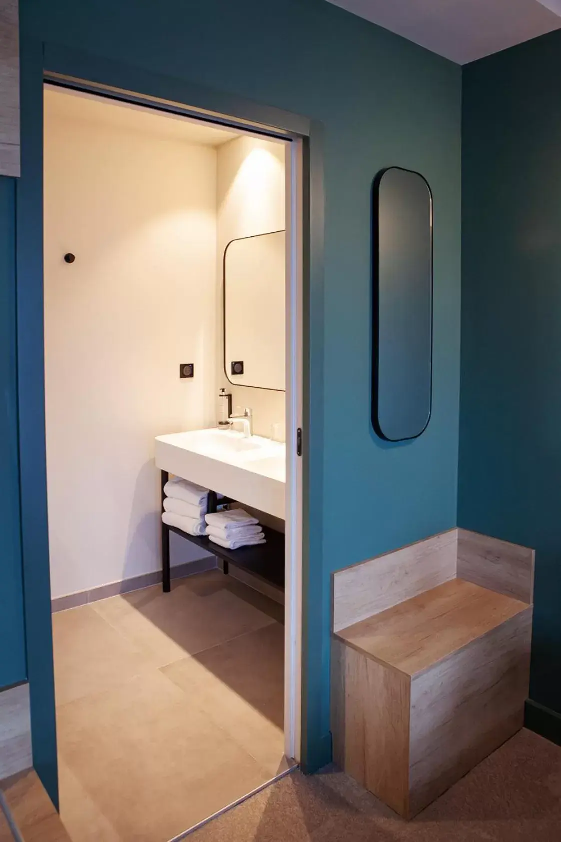 Bathroom in Campanile Saint Brieuc - Centre Gare