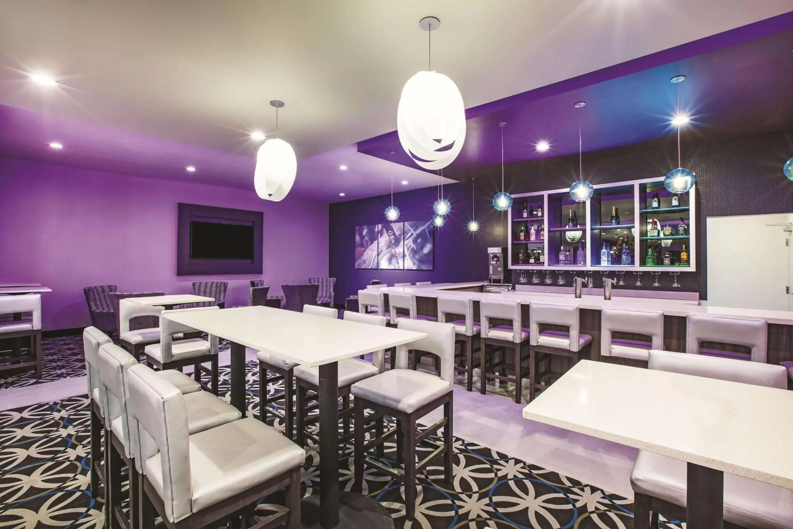 Lounge or bar in La Quinta by Wyndham McAllen La Plaza Mall