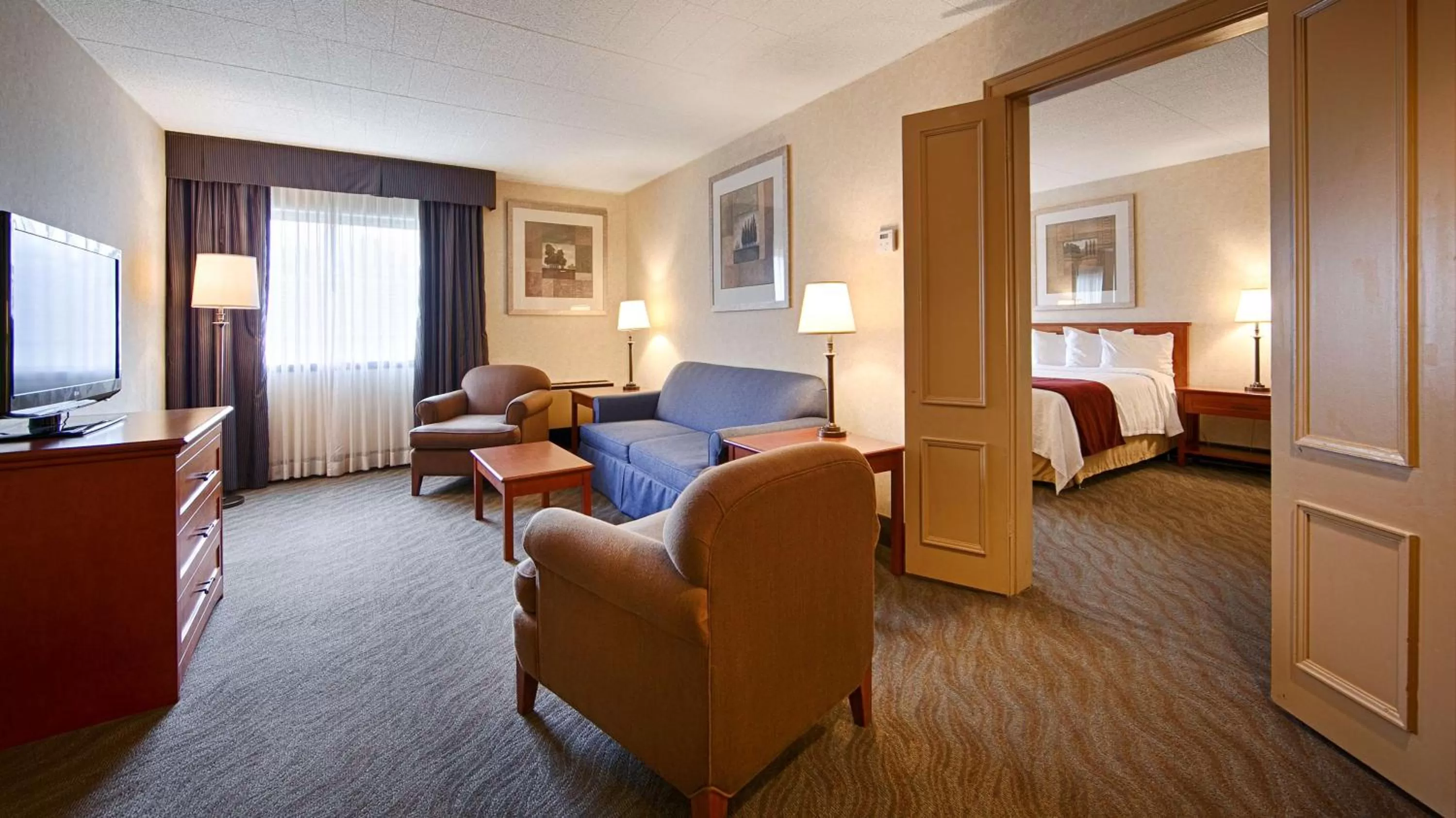 Photo of the whole room, Bed in Best Western North Bay Hotel & Conference Centre