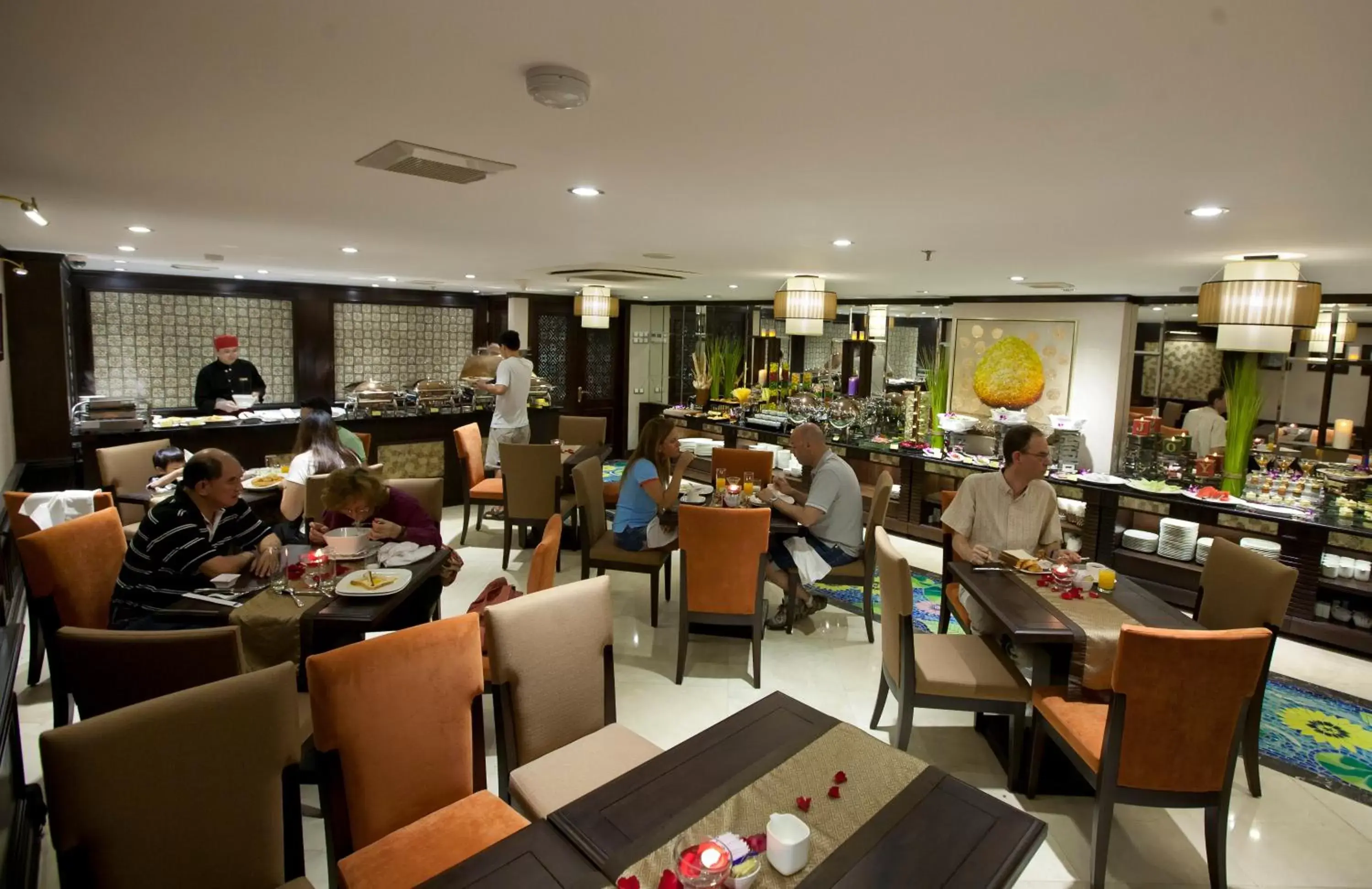 Restaurant/Places to Eat in Golden Lotus Luxury Hotel