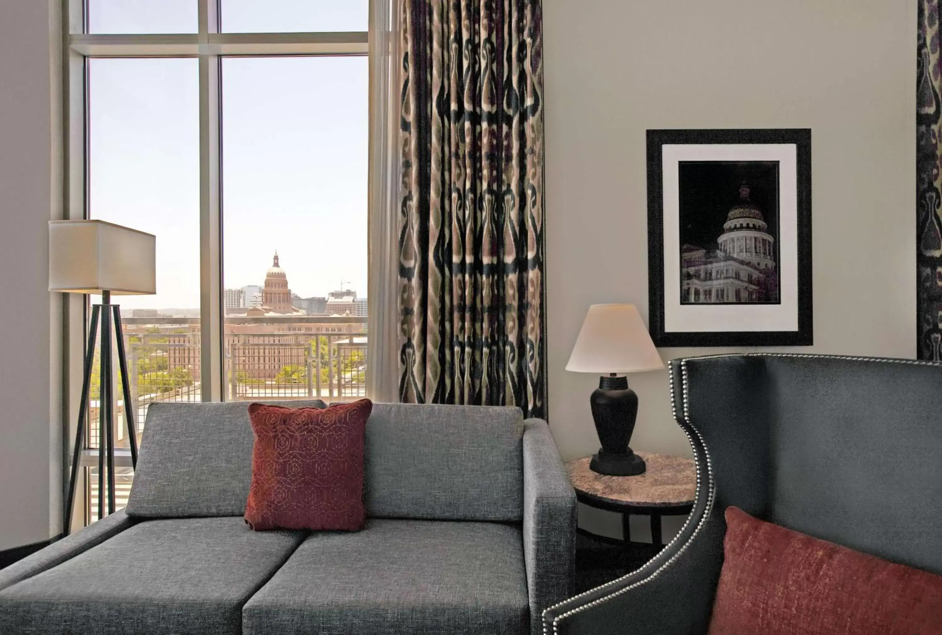 Living room, Seating Area in Hampton Inn and Suites Austin University Capitol
