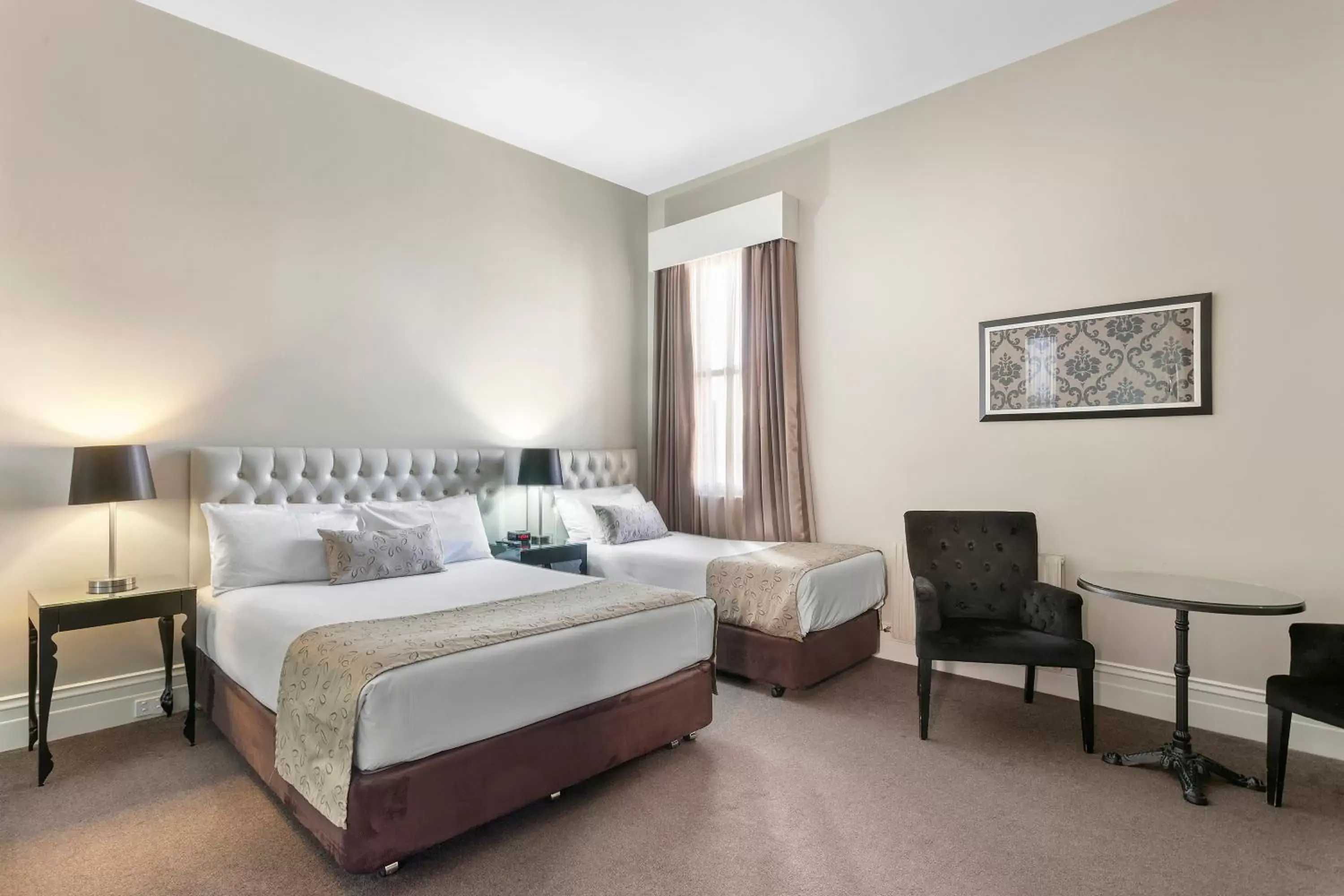 Standard Queen Room in Quality Inn The George Hotel Ballarat
