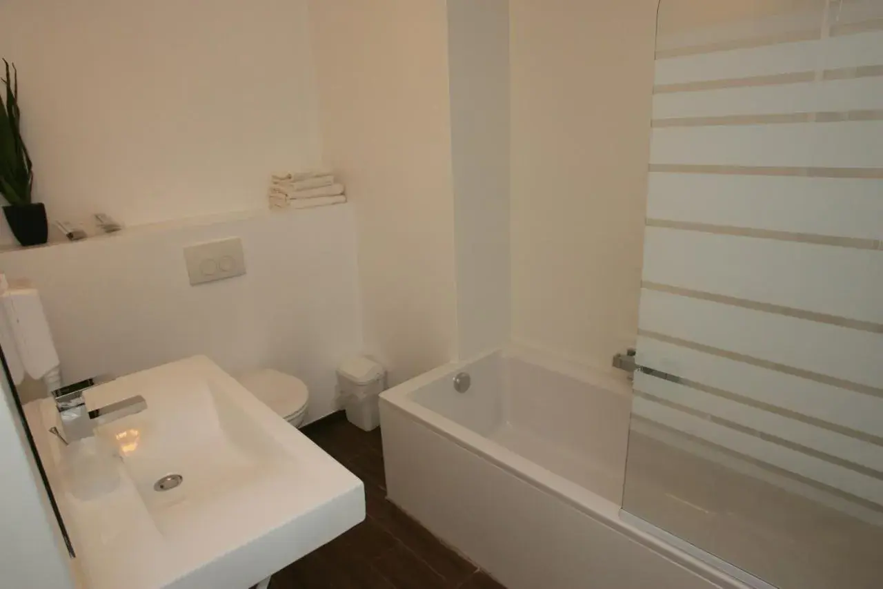 Bathroom in Hotel Ambassadeur