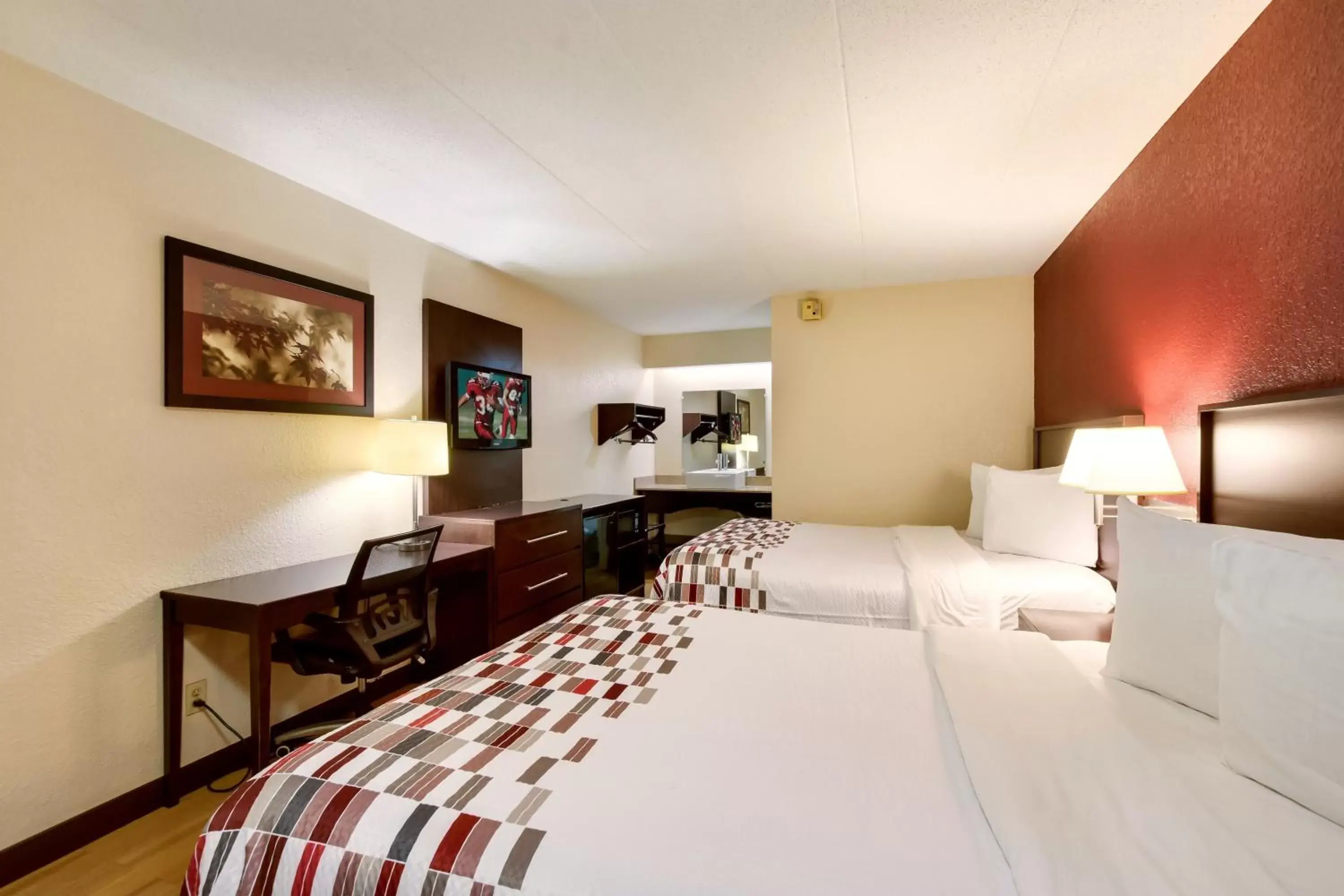 Photo of the whole room, Room Photo in Red Roof Inn Kalamazoo East – Expo Center