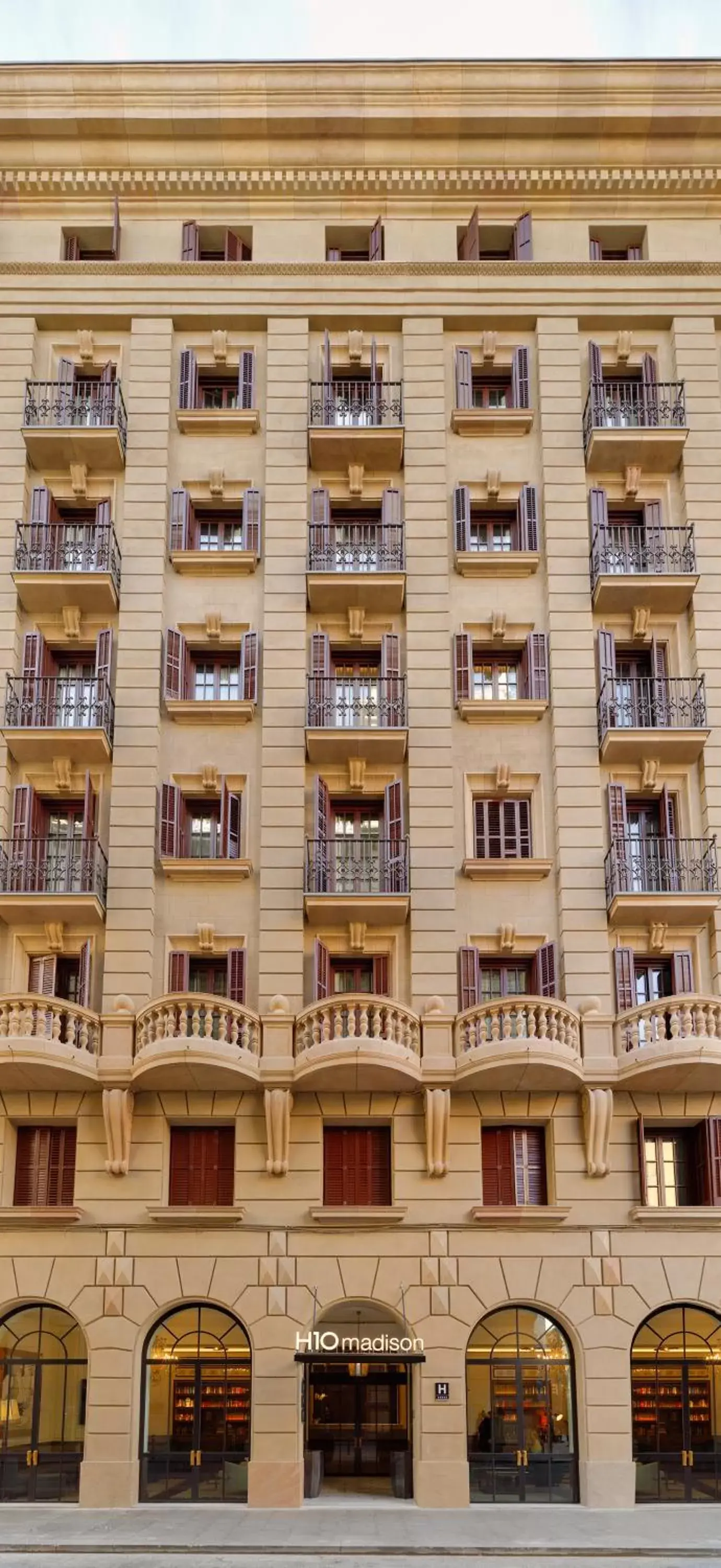 Facade/entrance in H10 Madison 4* Sup Facade/entrance in H10 Madison 4* Sup