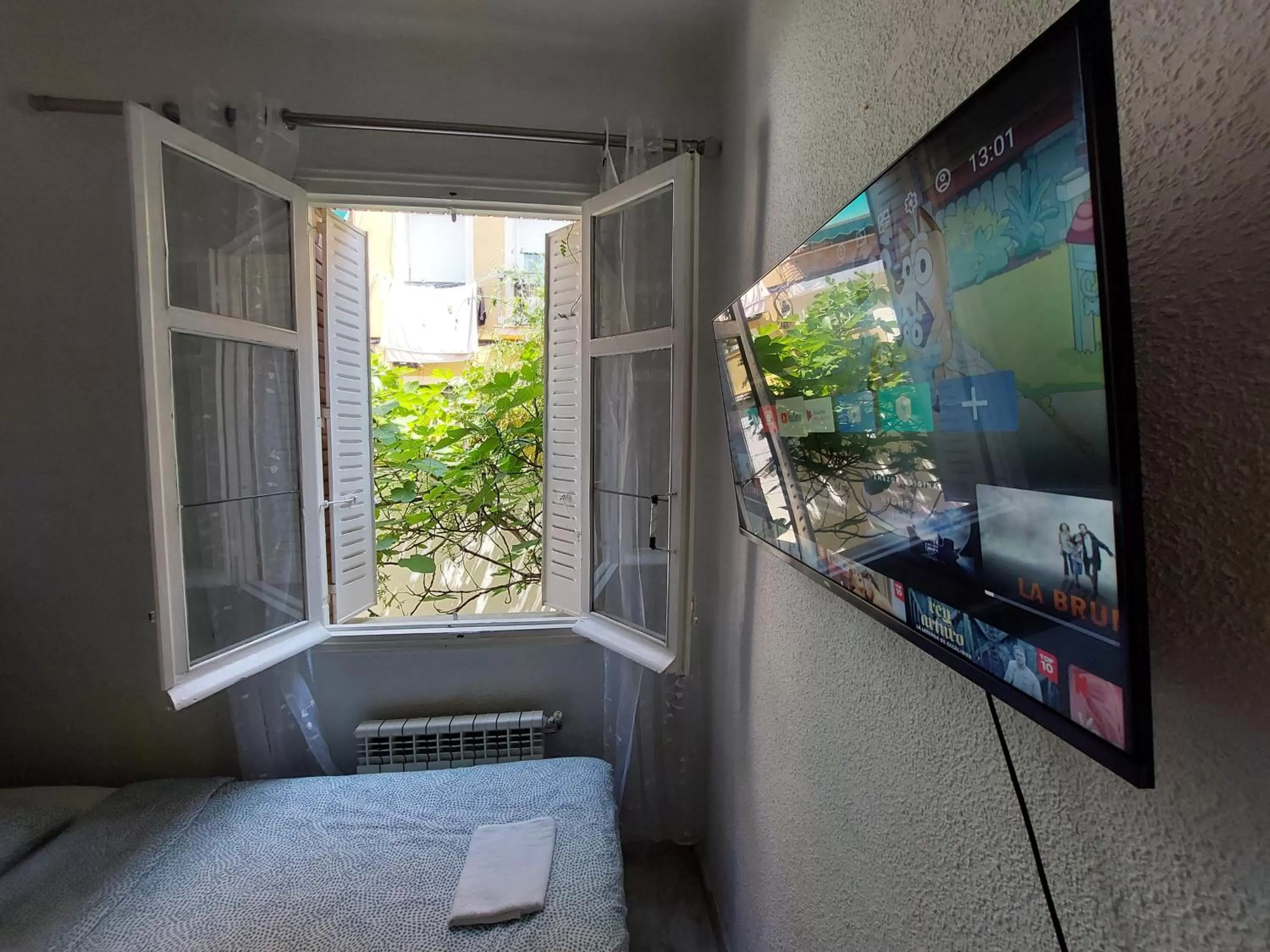 N1 Casa de Madrid - greenpeace line