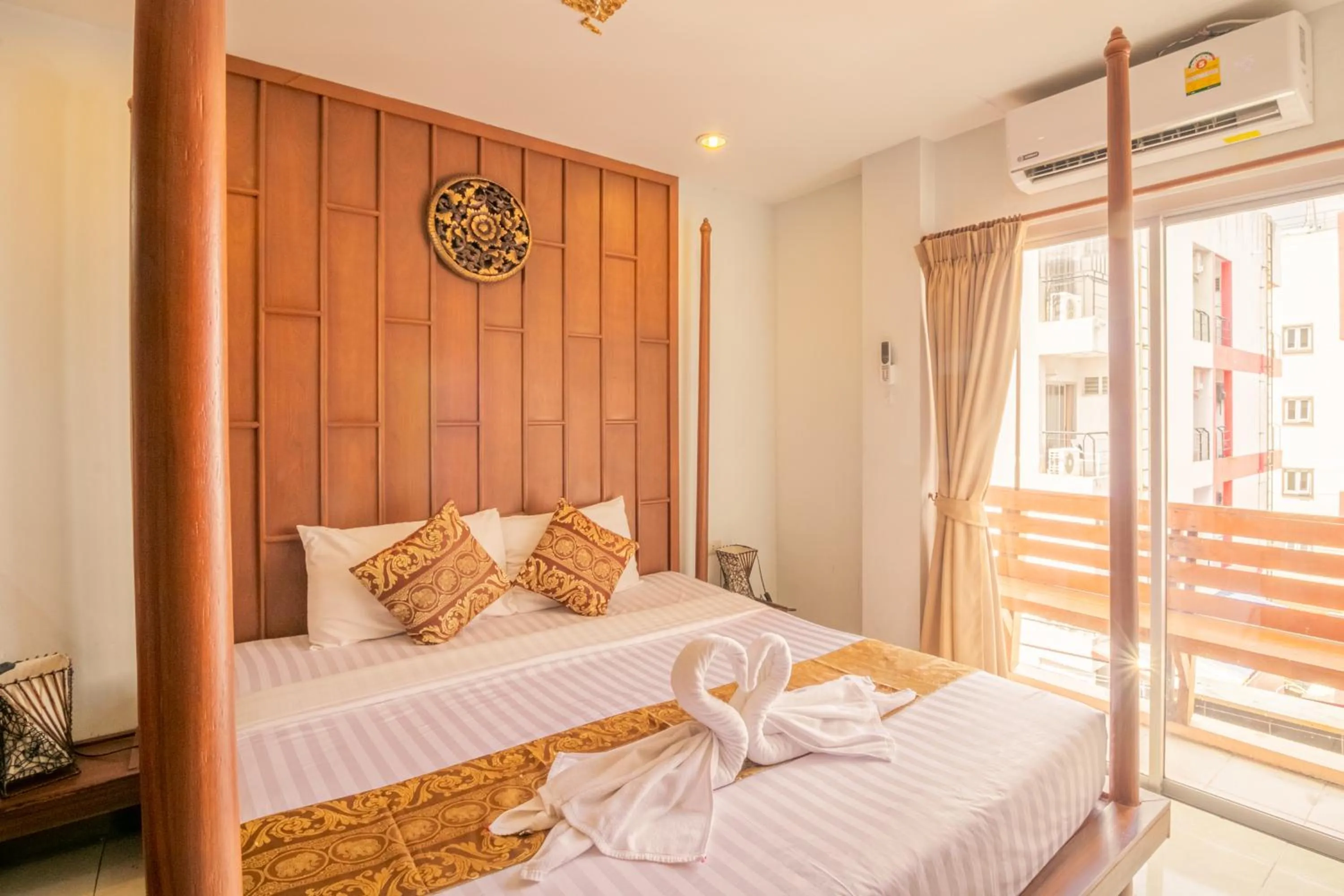 Photo of the whole room, Bed in Lotus Hotel Patong