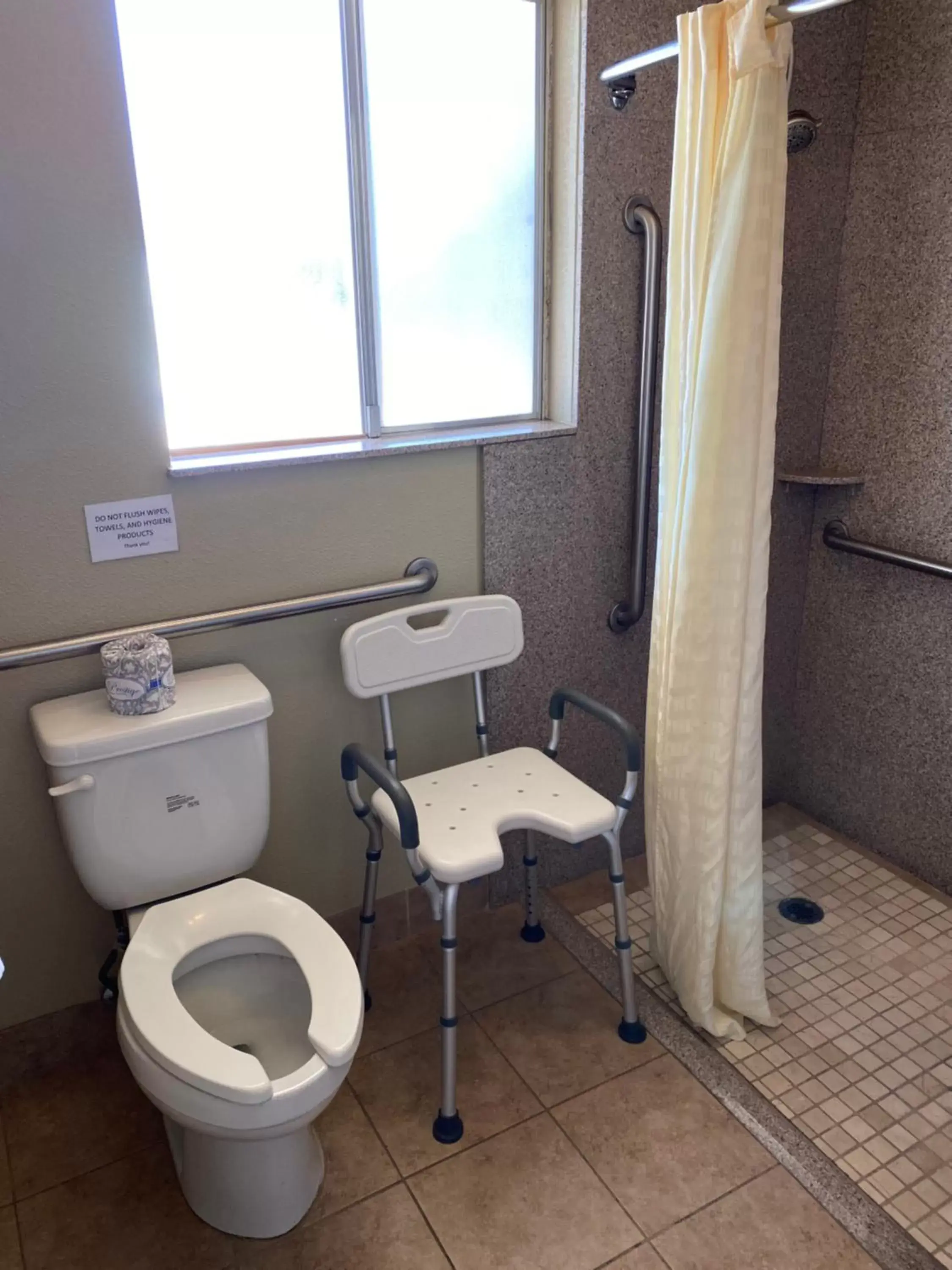 Bathroom in Vino Inn & Suites